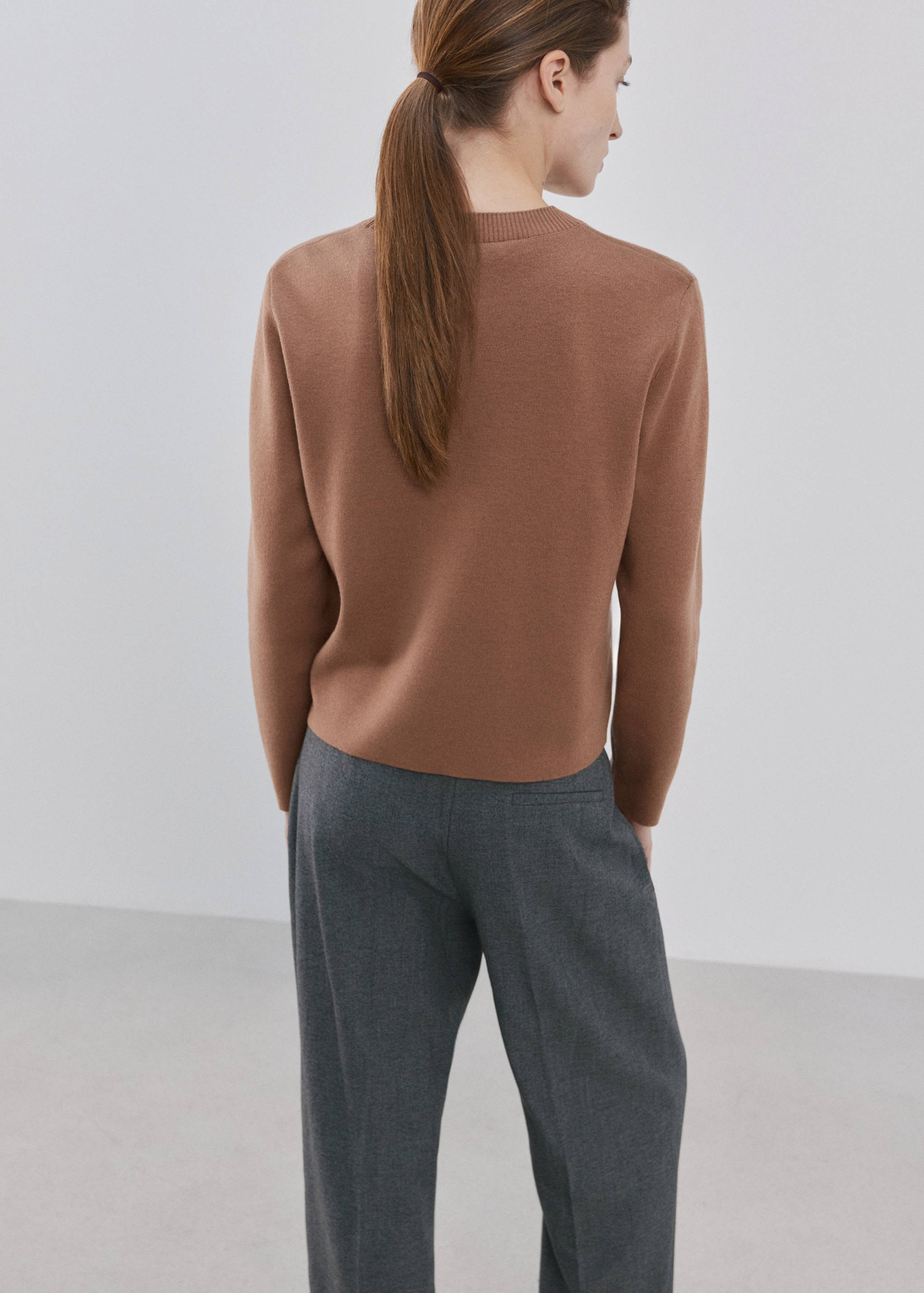 Round-neck knitted sweater - Reverse of the article