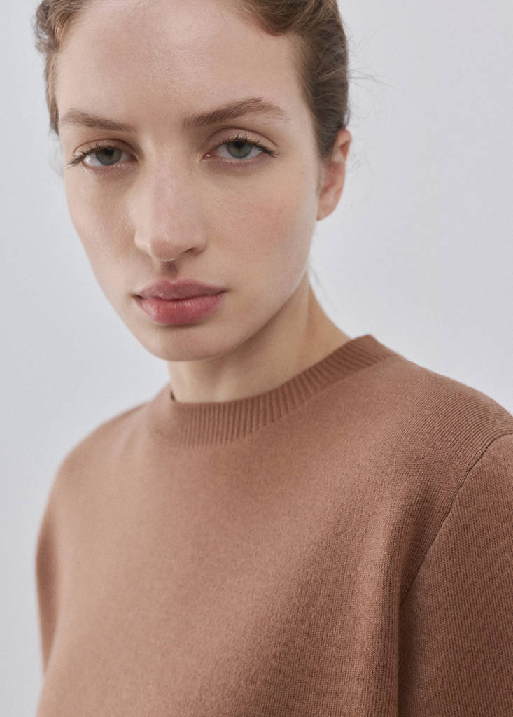 Round-neck knitted sweater — Medium Brown