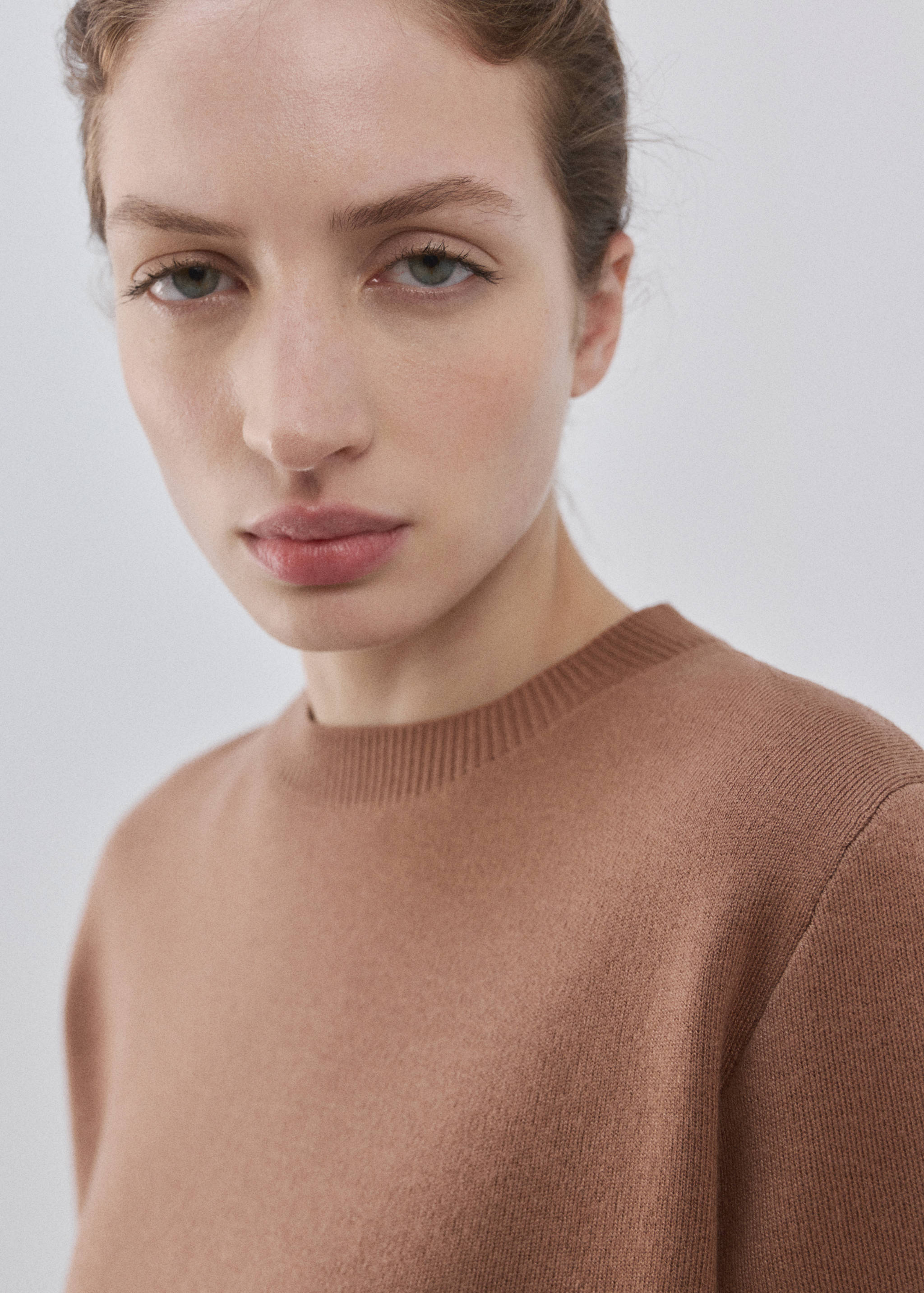 Round-neck knitted sweater - Details of the article 1