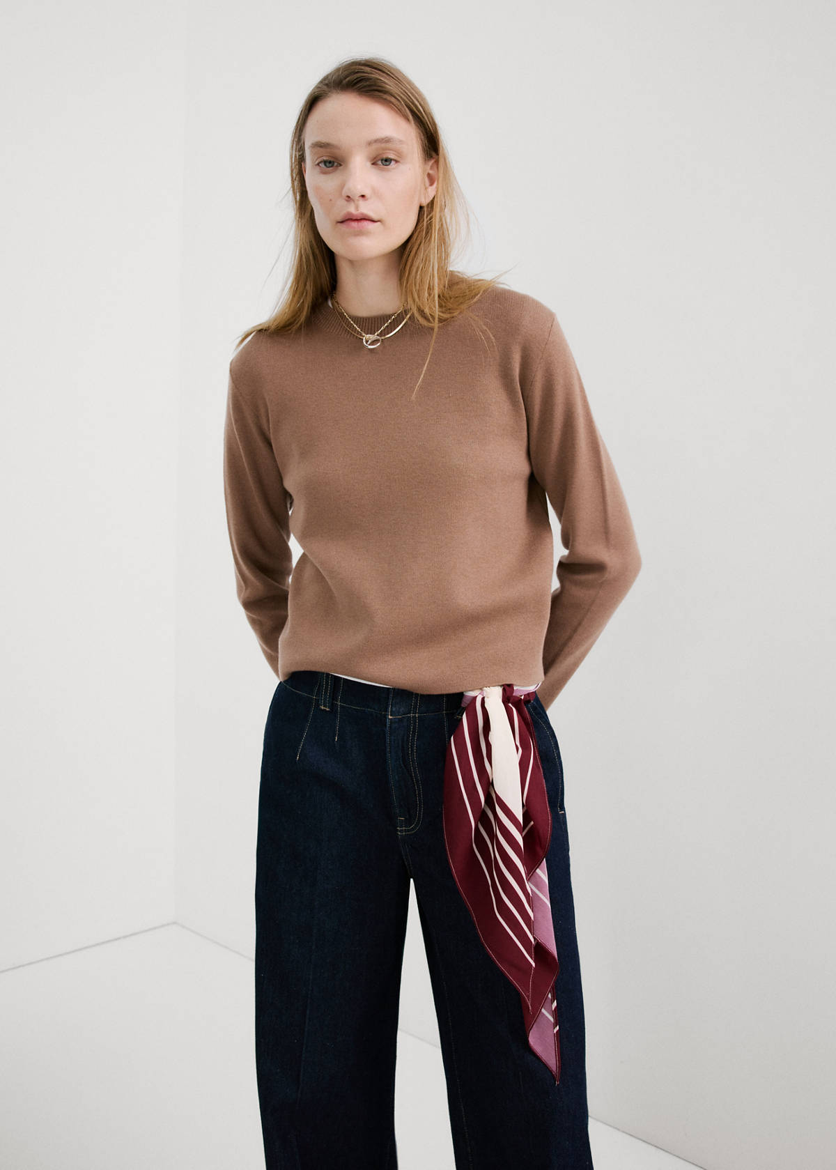 Round-neck knitted sweater — Medium Brown
