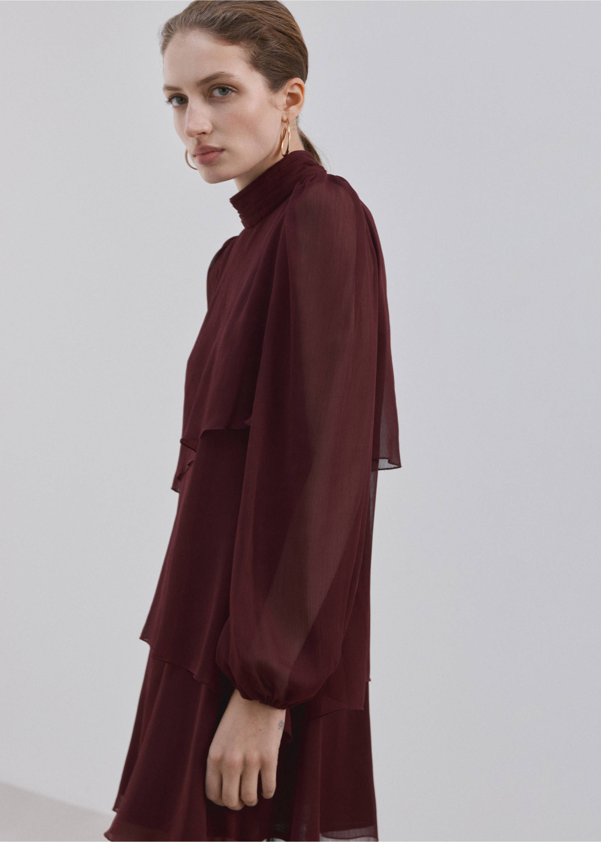 Vestito volants collo drappeggiato - Piano medio, Bordeaux. Ref: 27024101-00.