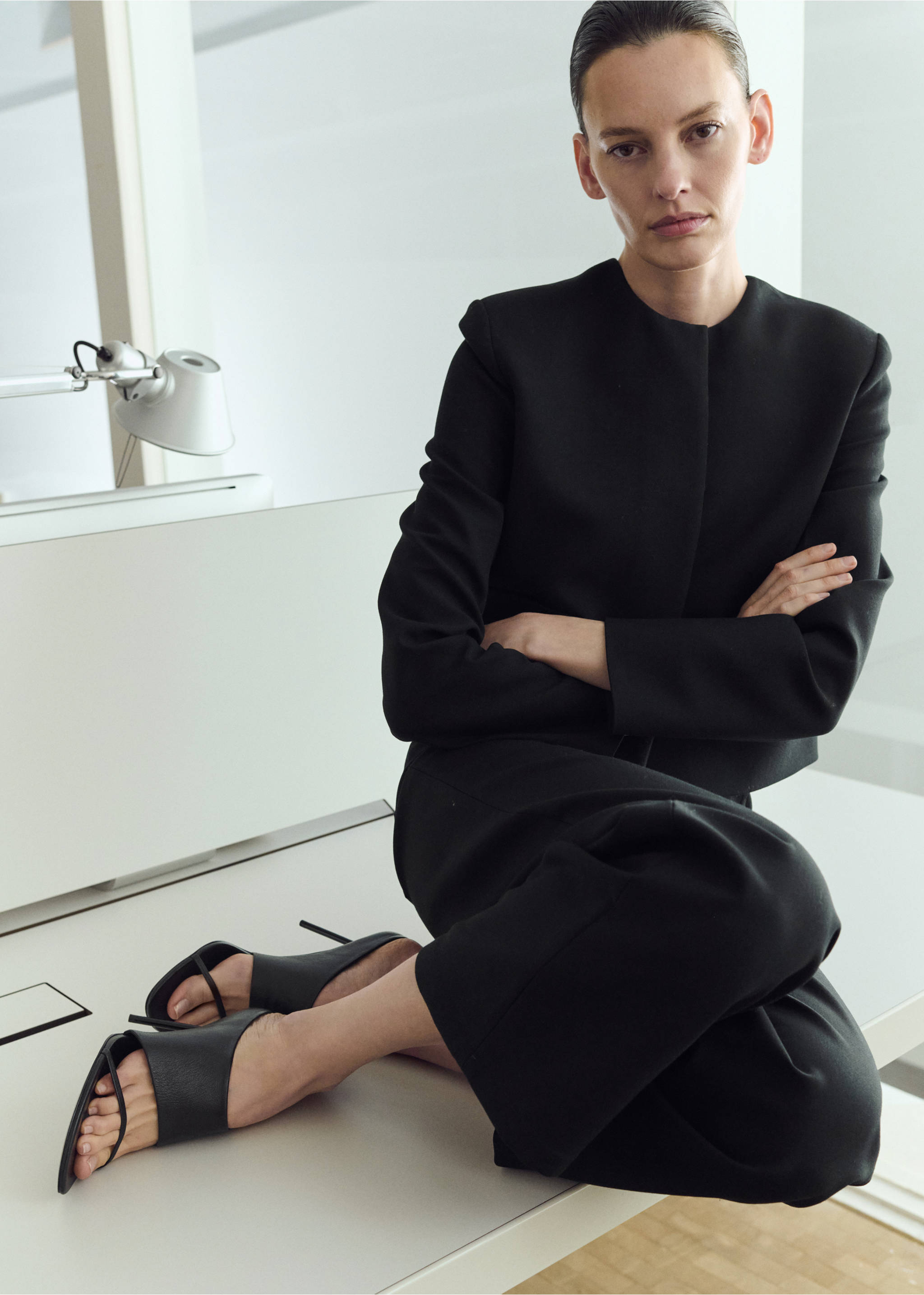 Crop suit blazer - Details of the article 1, Black. Ref: 27024102-00.