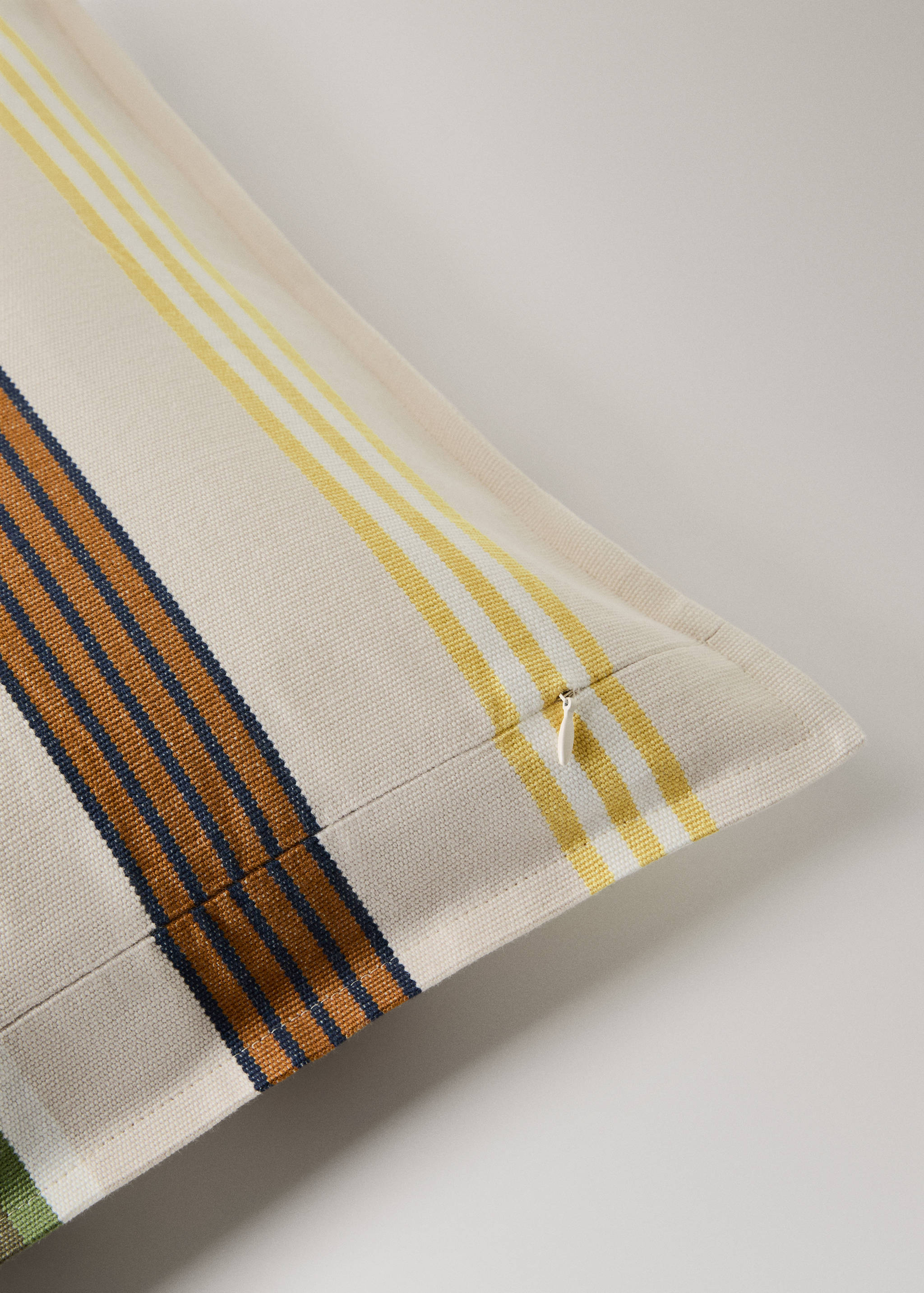 Multi-stripe cotton cushion cover with flange 50x50 cm - Details of the article 2