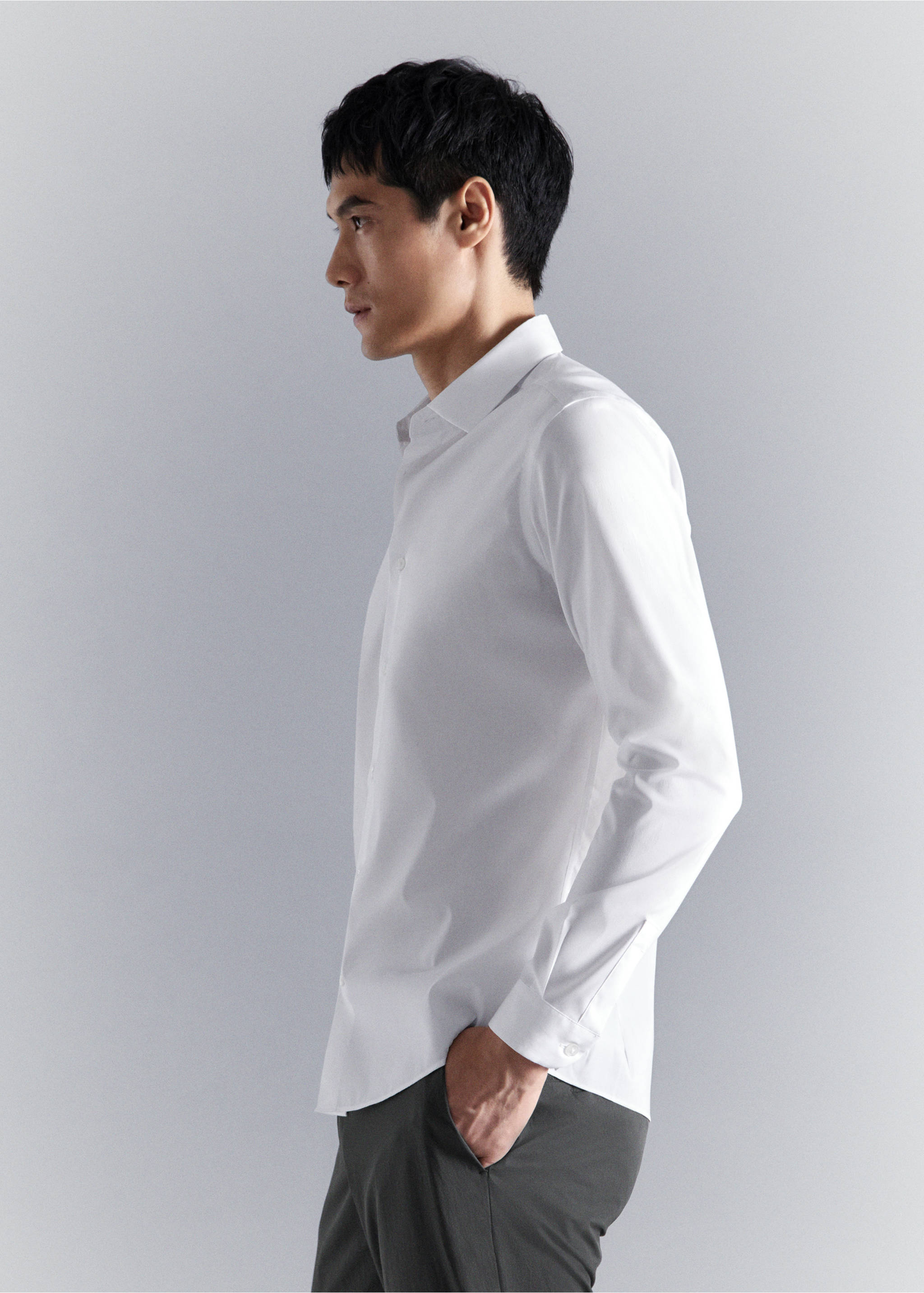 Camisa algodón comfort stretch non-iron - Detalle del artículo 2, Blanco. Ref: 27024424-00.