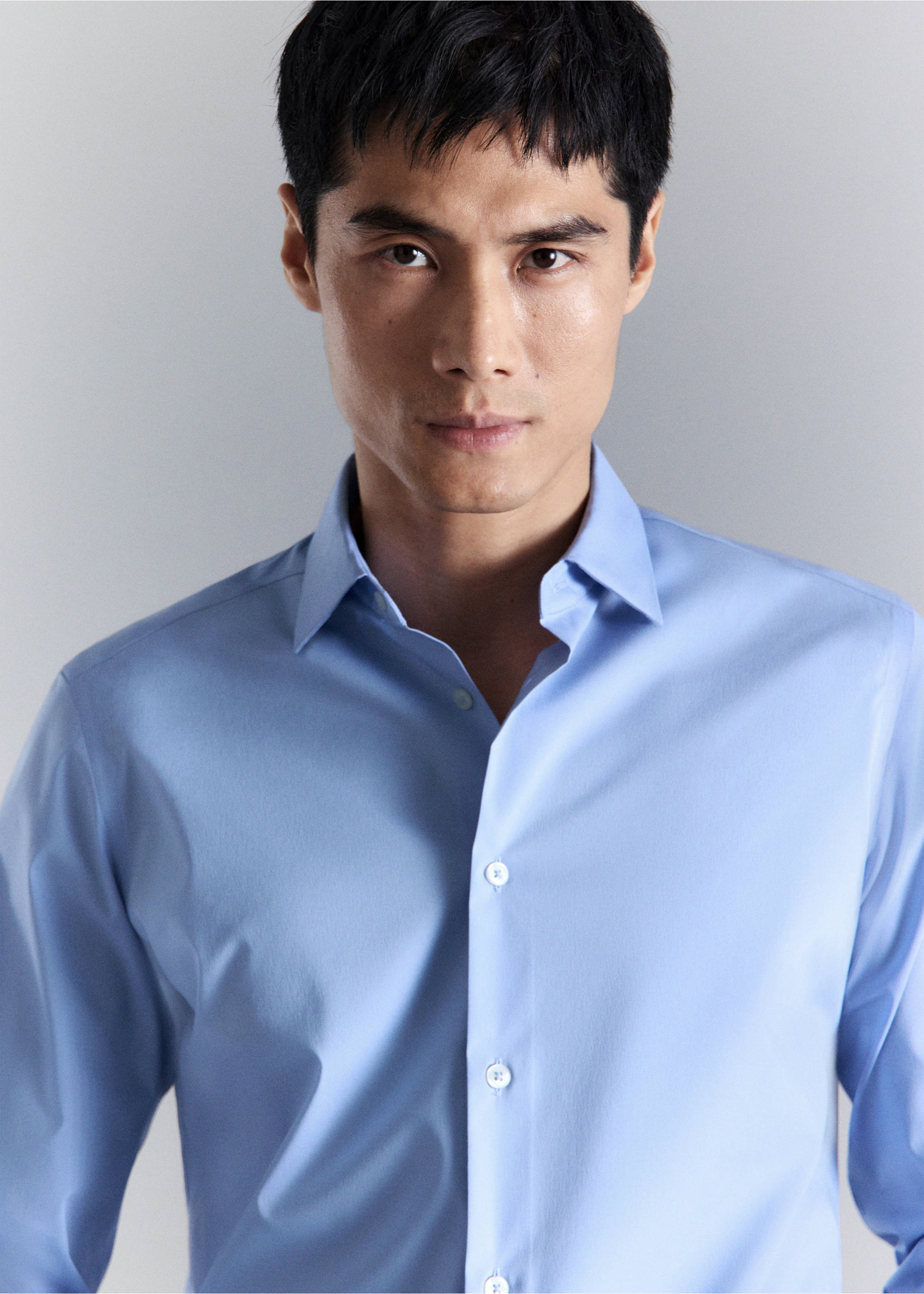 Camisa algodón comfort stretch non-iron - Detalle del artículo 1, Azul porcelana. Ref: 27024424-00.