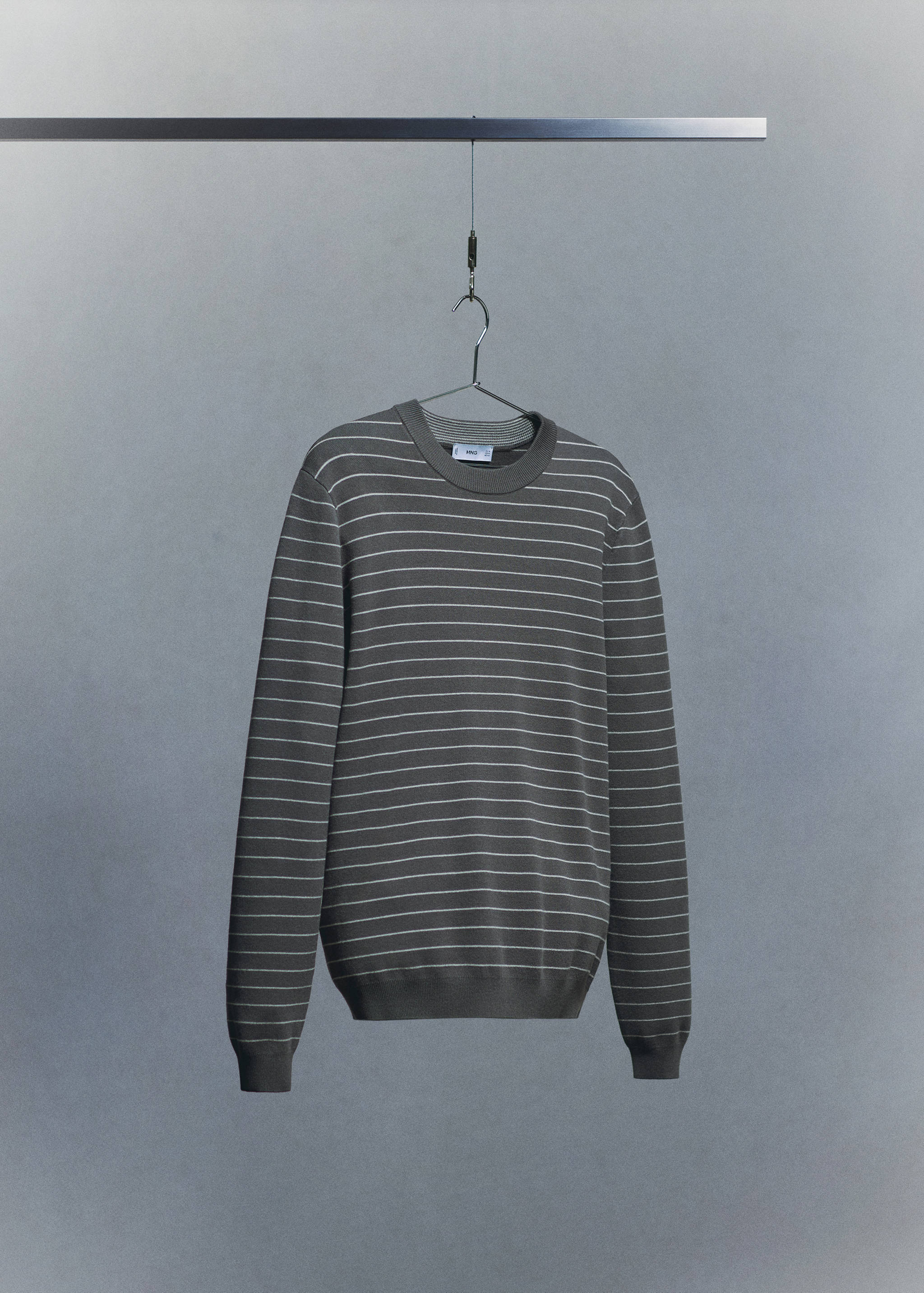 Удобный эластичный джемпер в полоску - Деталь изделия 9