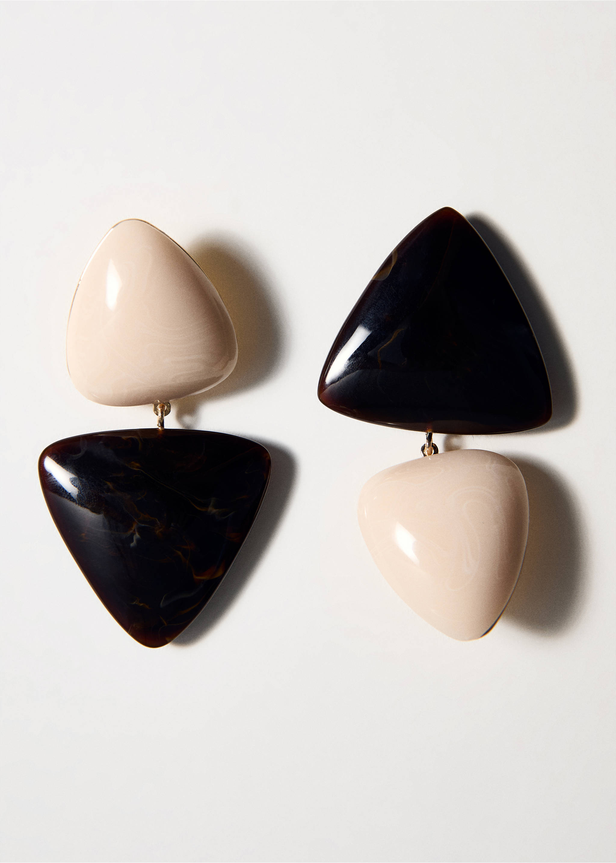 Resin pendant earrings - Details of the article 5, Gold. Ref: 27024435-00.