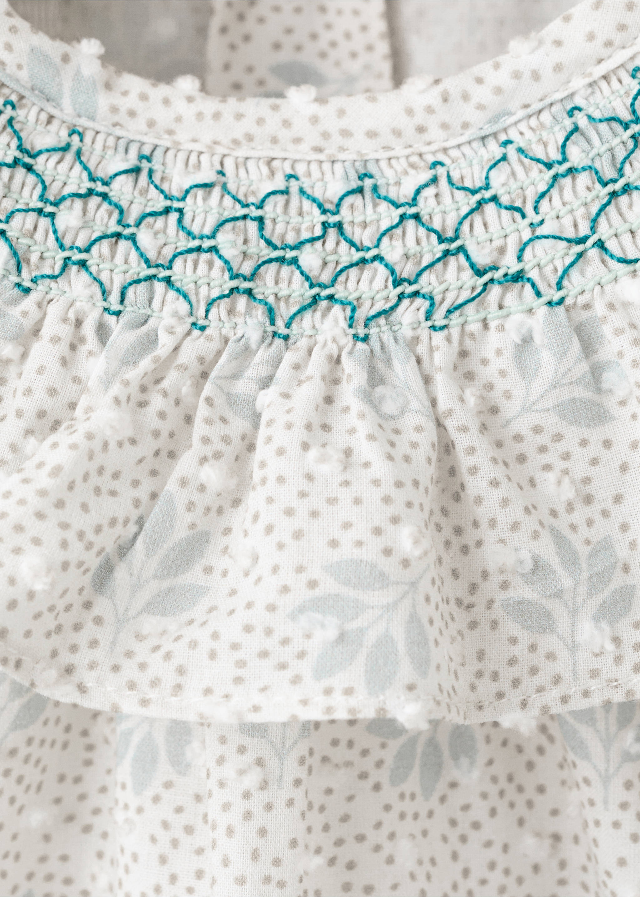 Blusa flores detalle volantes - Detalle del artículo 8, Blanco roto. Ref: 27024439-00.