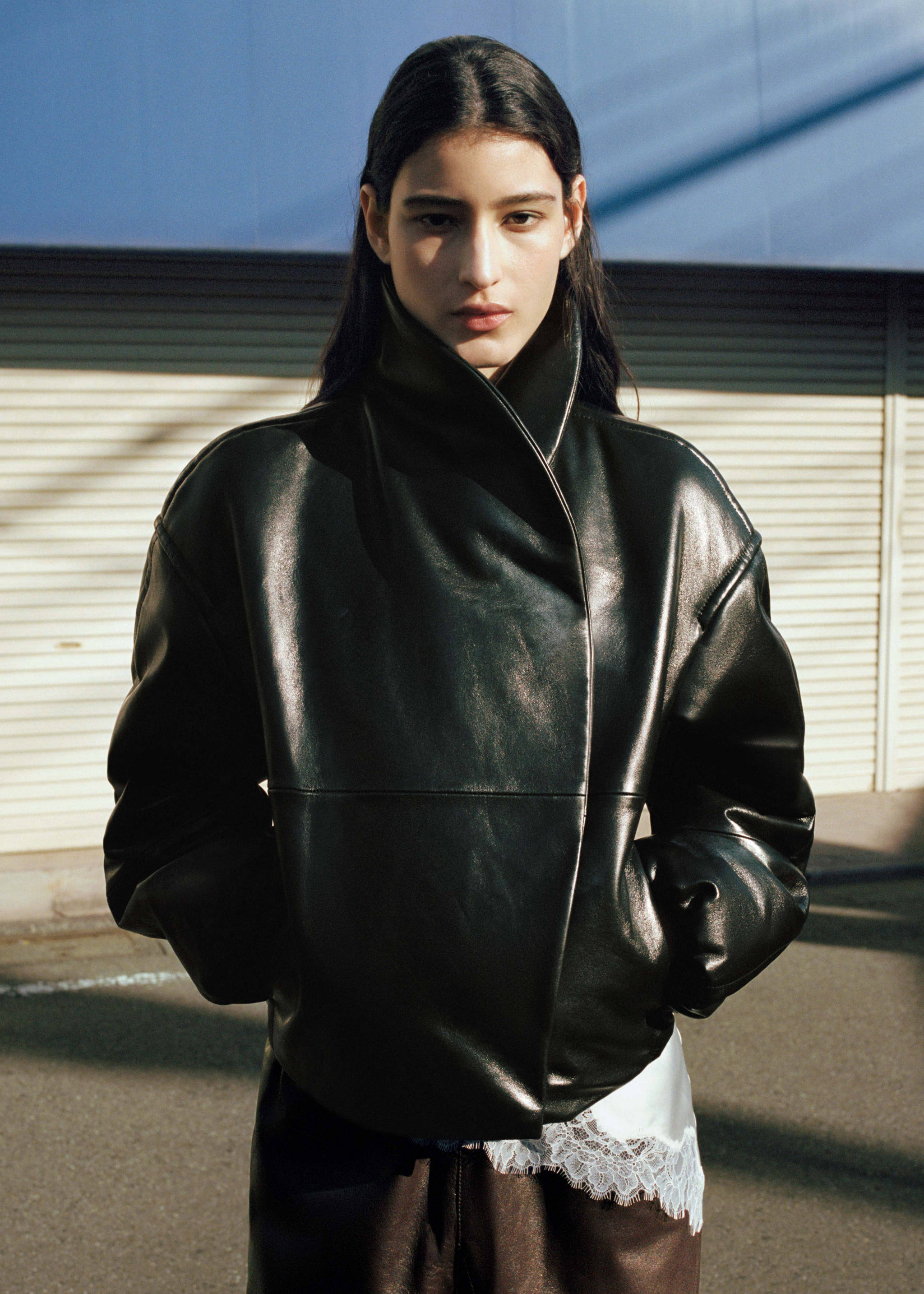 Chaqueta bomber piel cuello envolvente - Plano medio