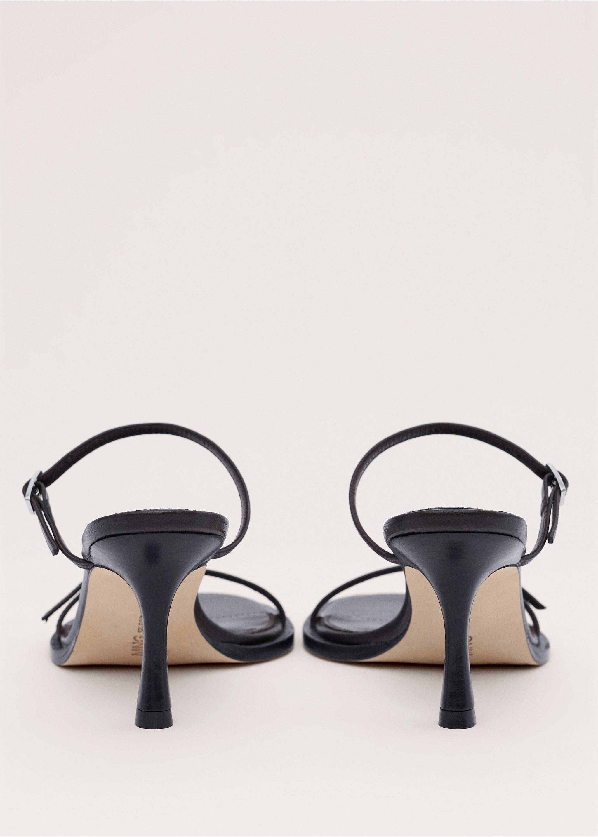 Klapki z paskami z klamrami 100% skóra - Szczegóły artykułu 1, Czekoladowy. Ref: 27024443-00.