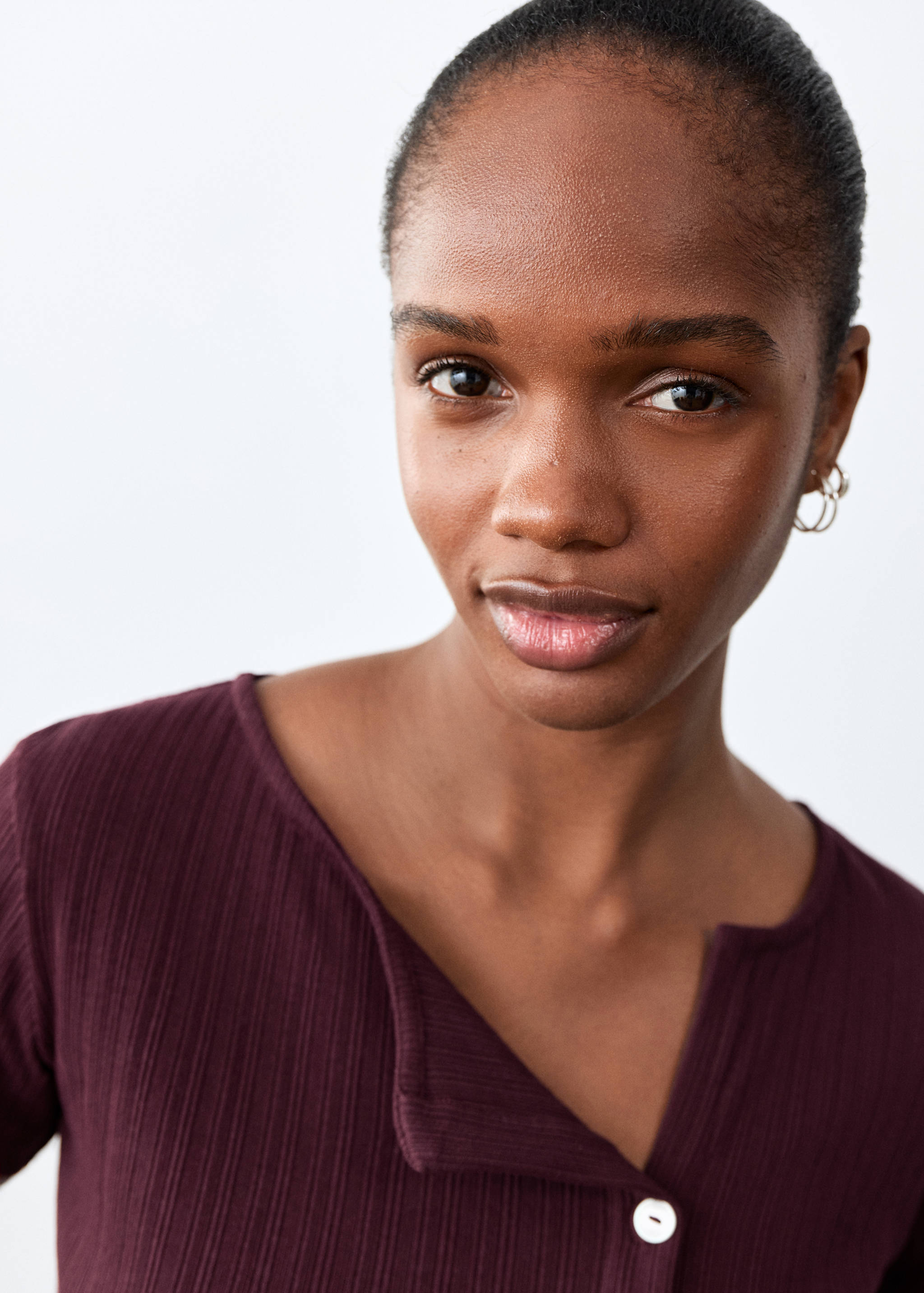 Ribbed T-shirt with button details - Details of the article 1