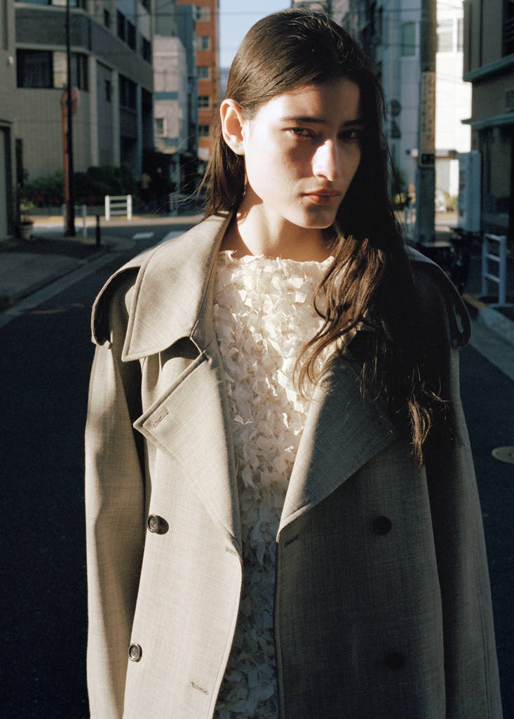 Double-breasted 100% wool trench