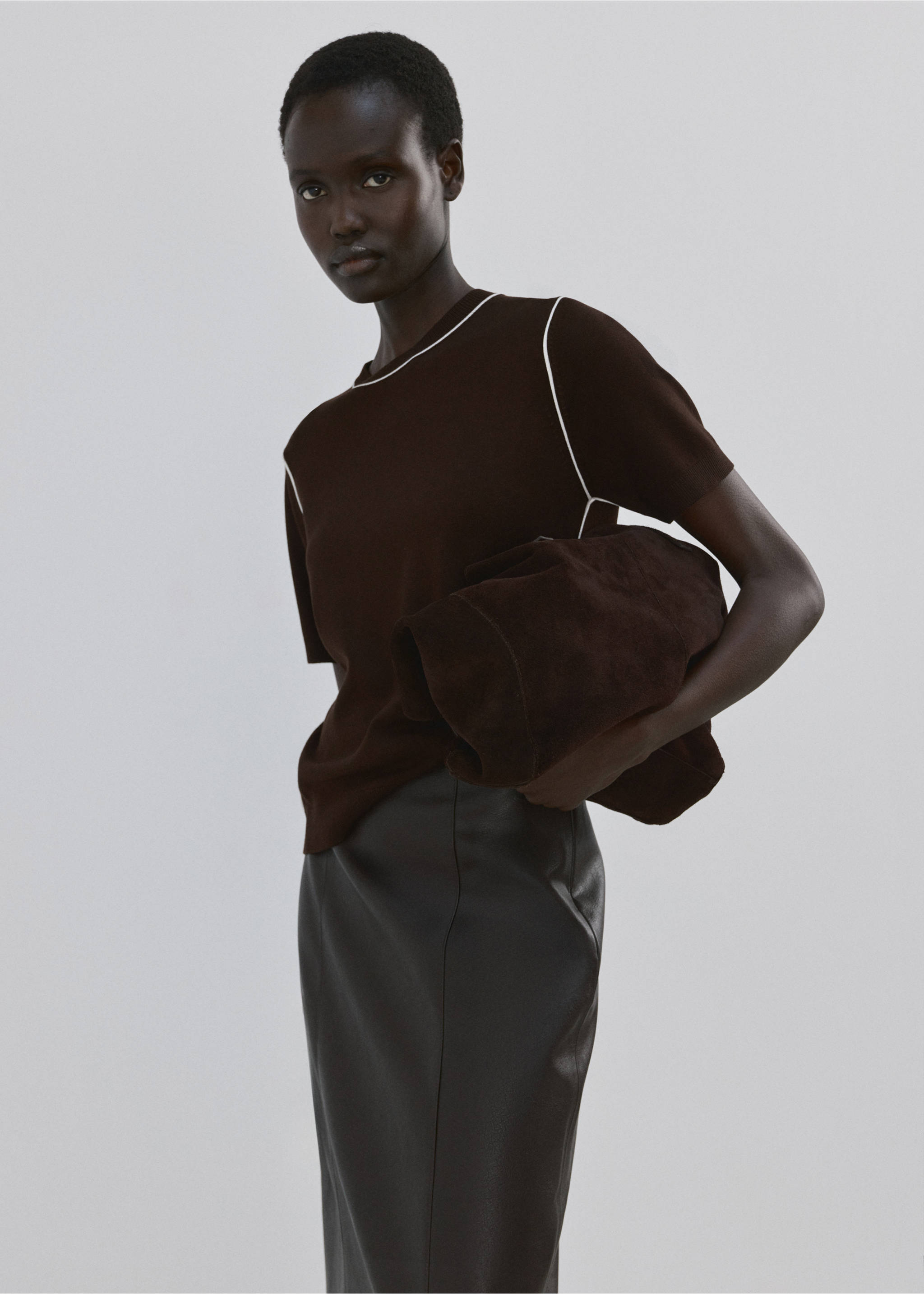 Fine knit sweater with contrasting stripes - Medium plane, Chocolate. Ref: 27024774-00.