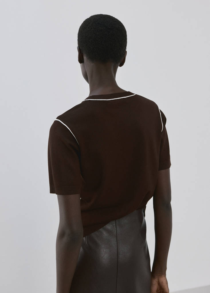 Fine knit sweater with contrasting stripes — Chocolate