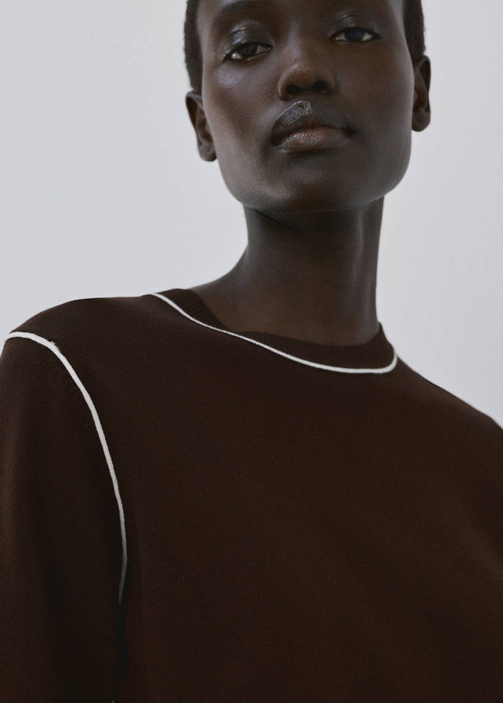 Fine knit sweater with contrasting stripes — Chocolate