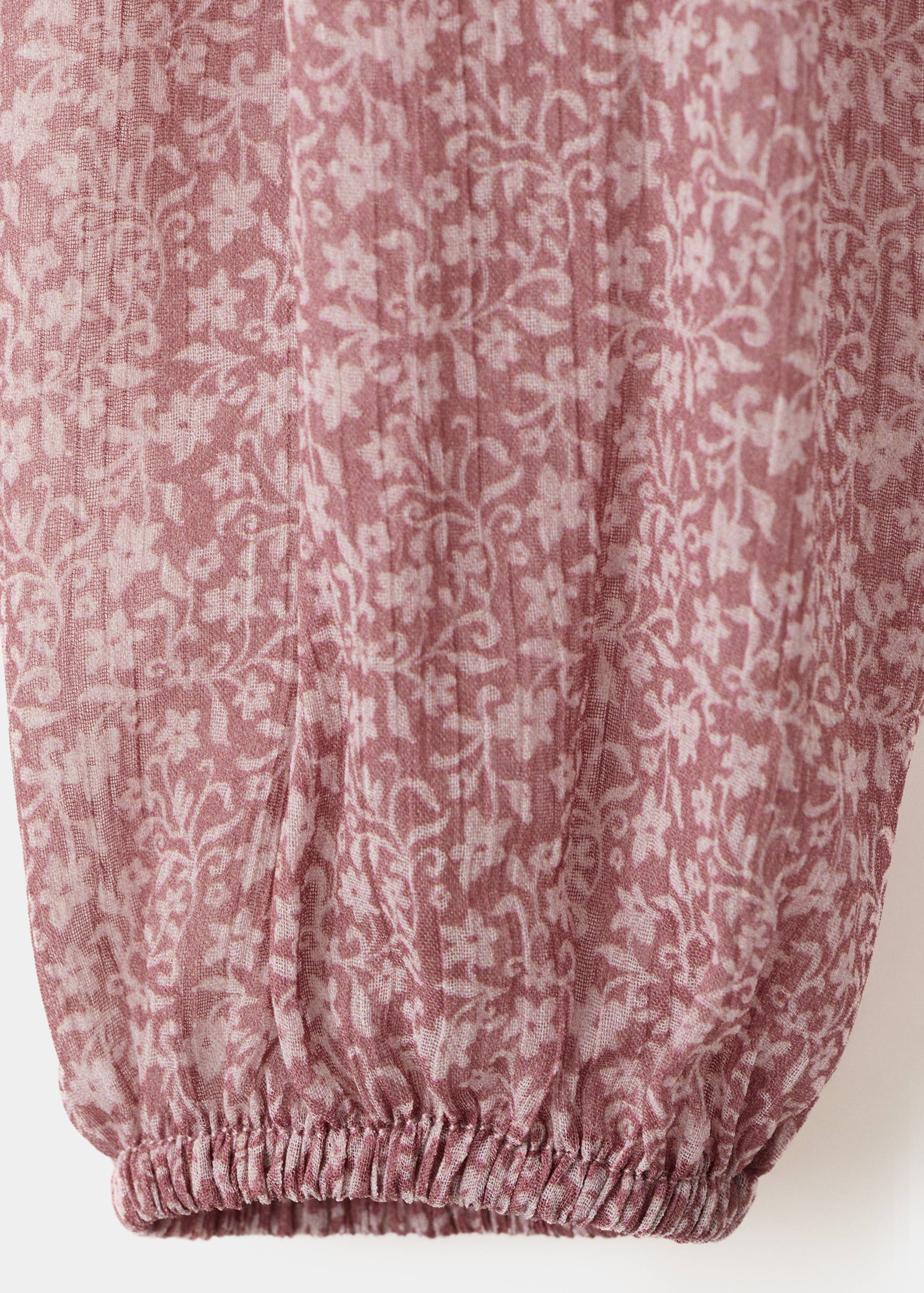 Блузка с принтом и вырезами - Деталь изделия 0