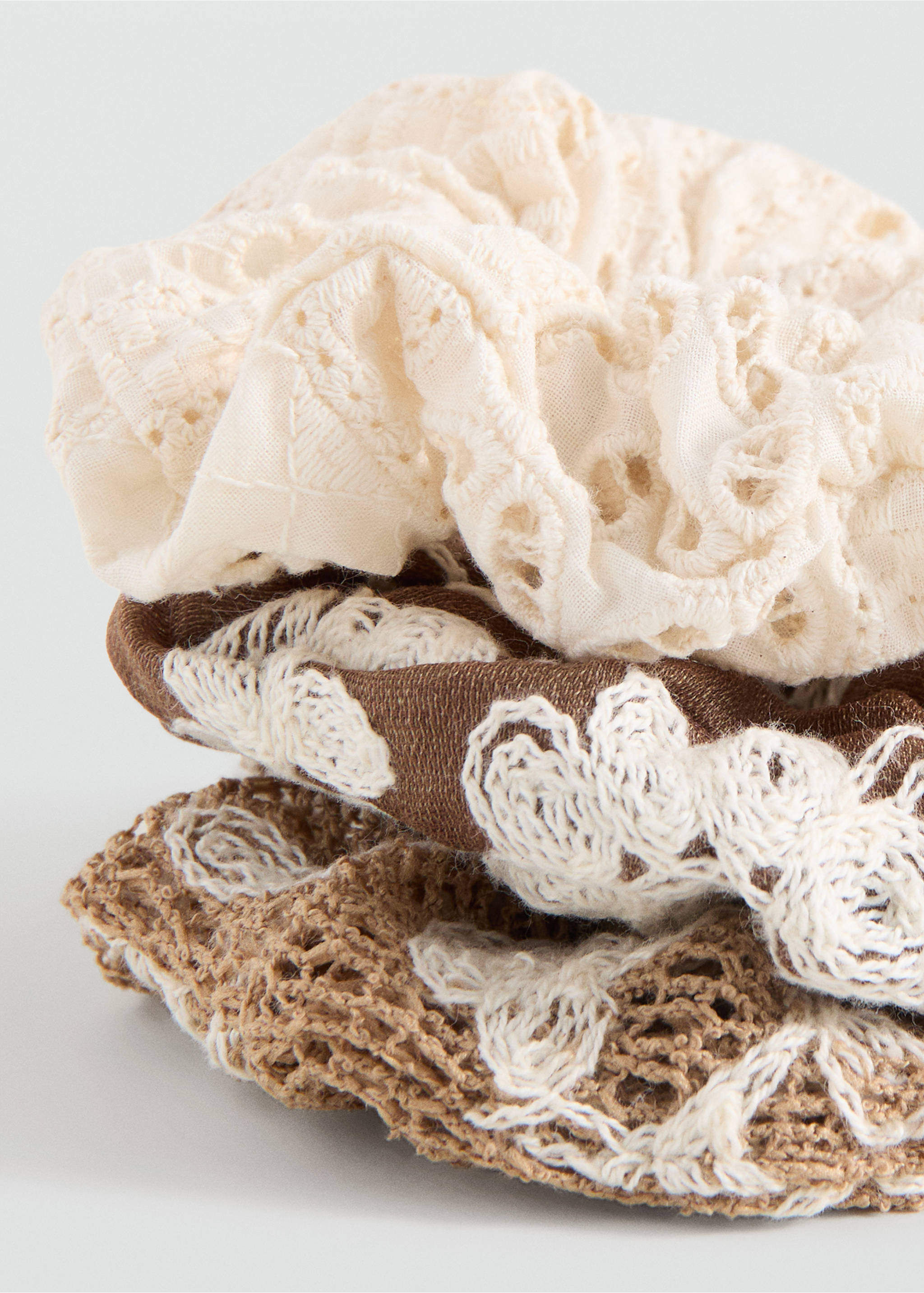 Pack of 3 embroidered scrunchies - Medium plane, Sand. Ref: 27024787-00.