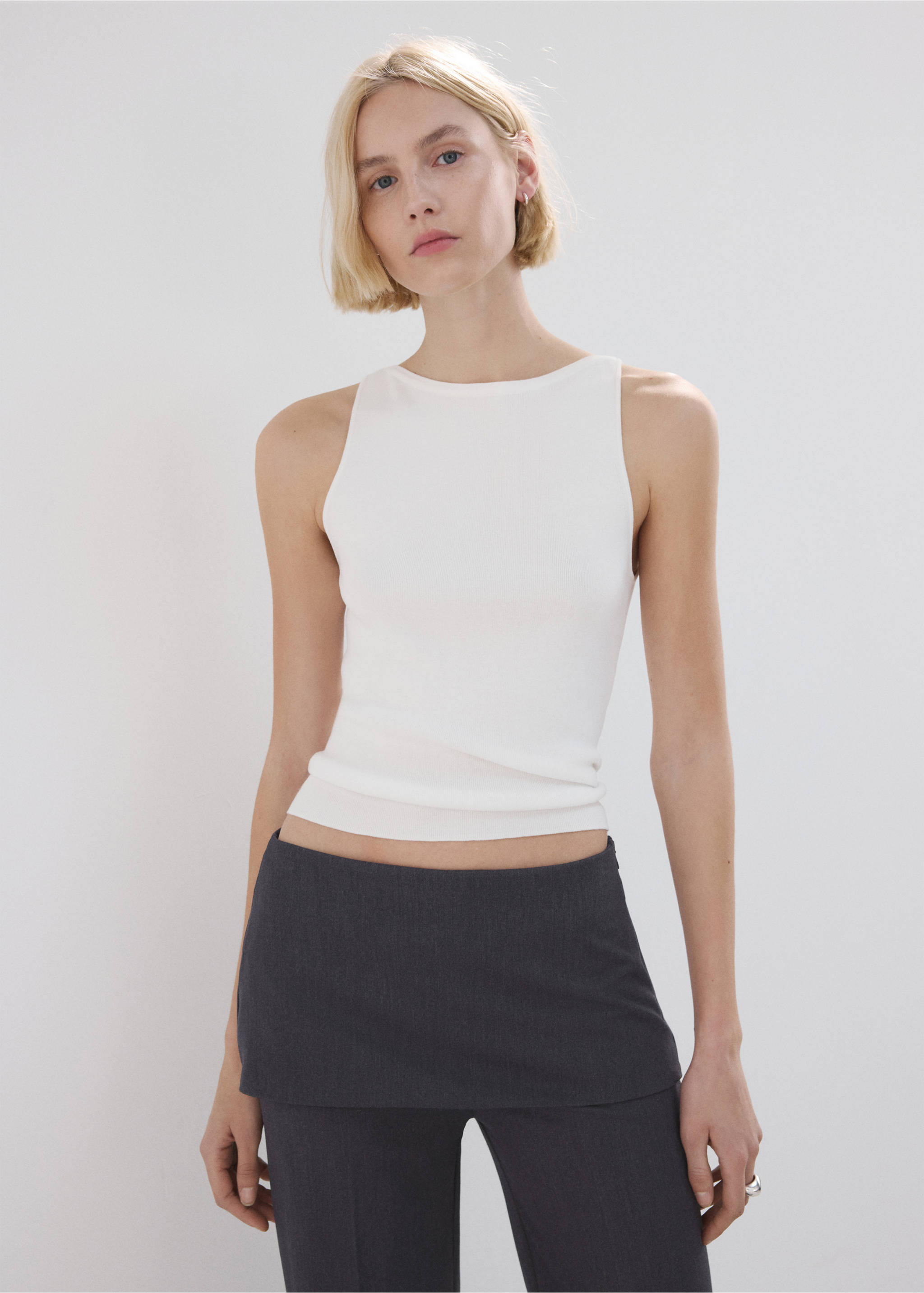 Straight-leg trousers with a mixed design - Details of the article 2, Grey. Ref: 27024790-00.