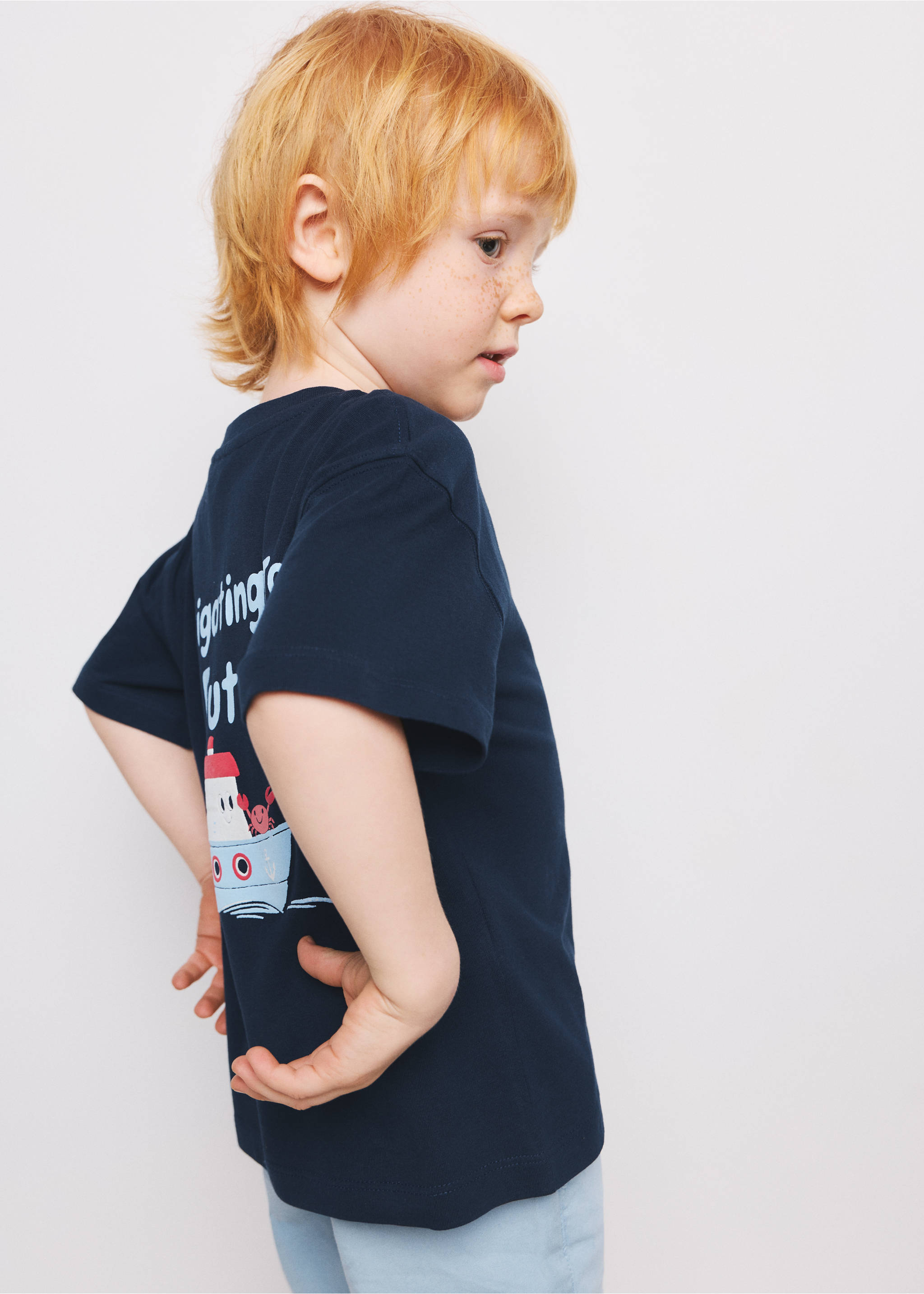 تيشيرت بتفاصيل جيب مطبوع - رؤية وسط, أزرق غامق. Ref: 27025151-00.