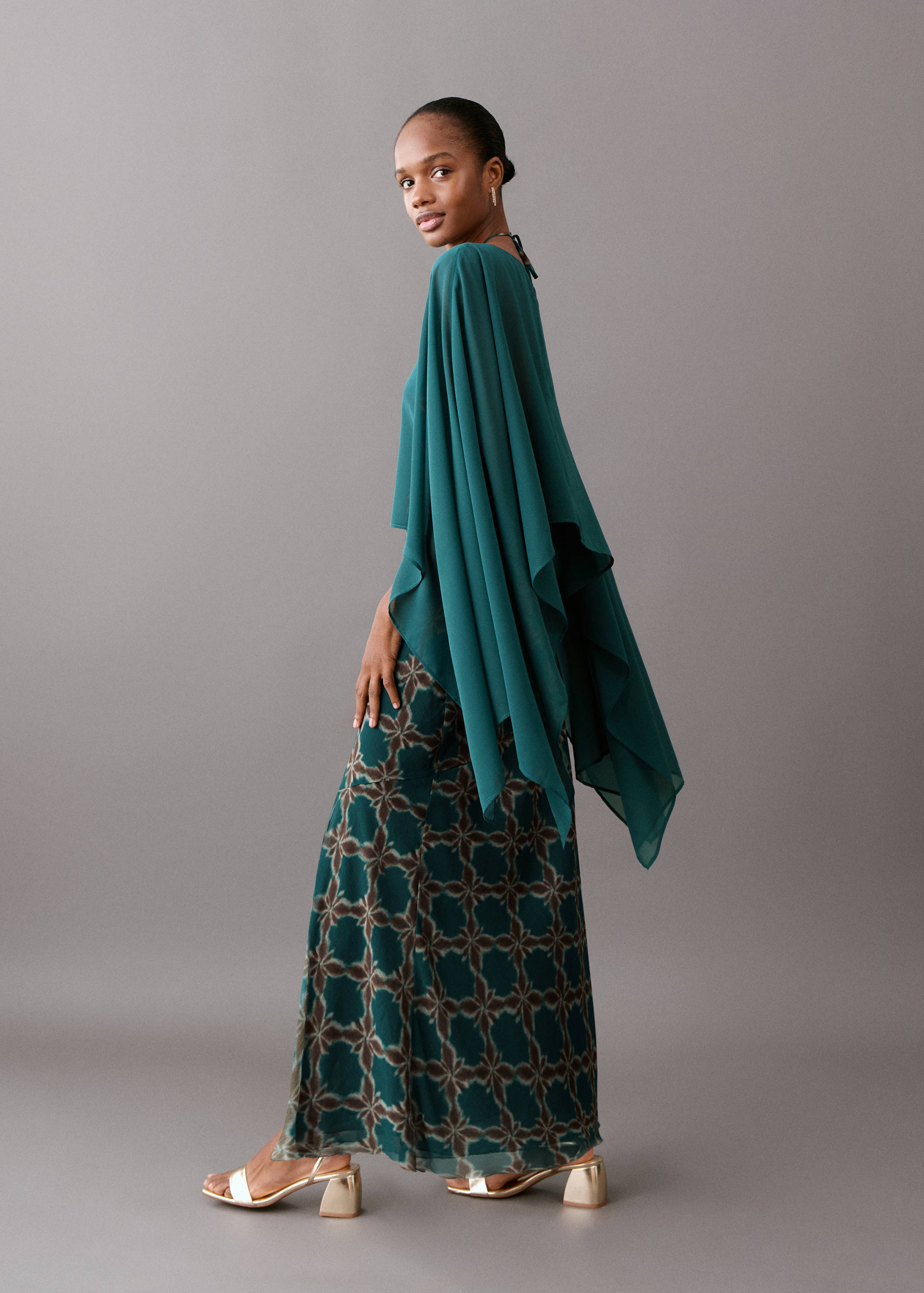 Flowing cape blouse - Details of the article 2