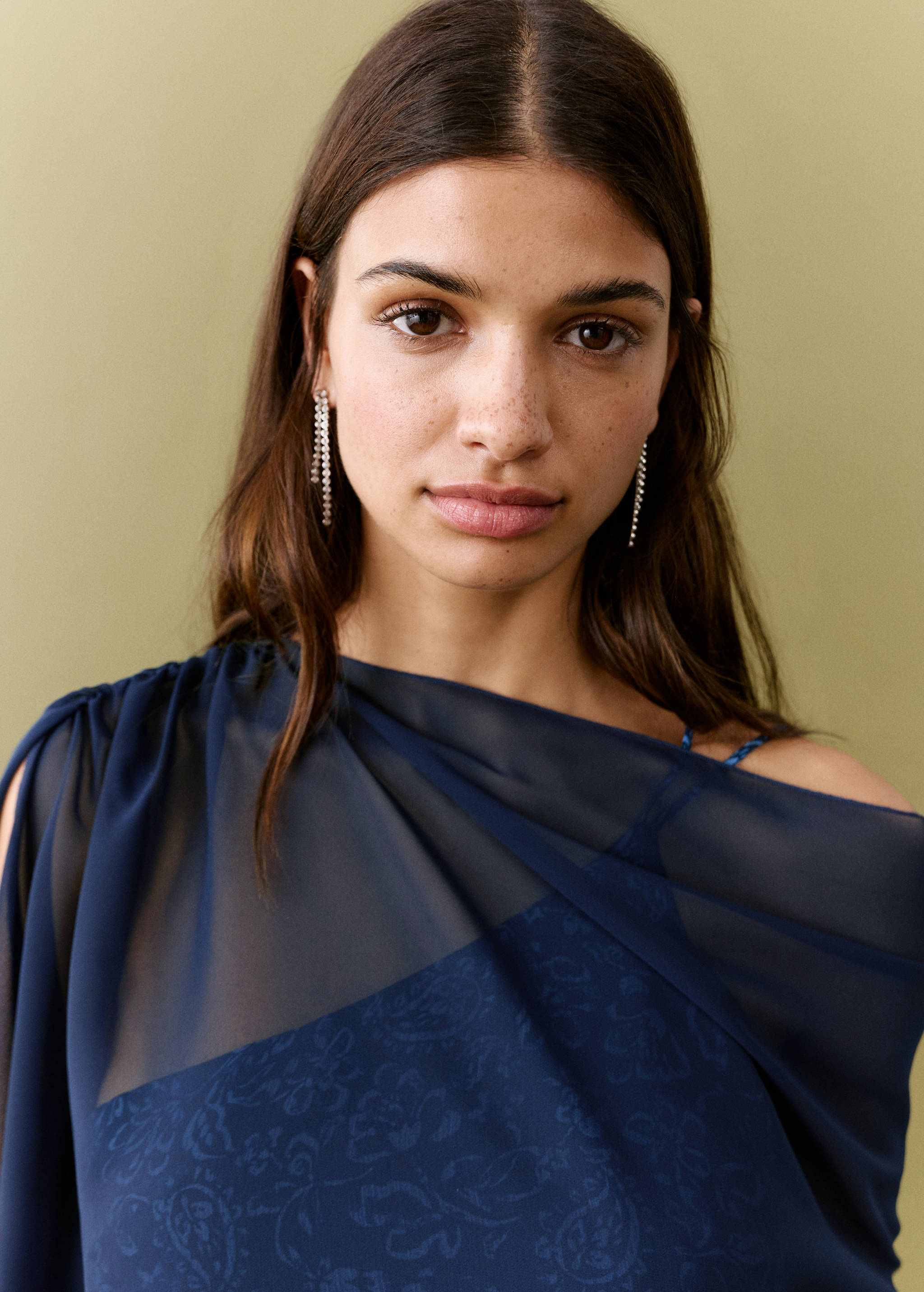 Полупрозрачная накидка с разрезом - Деталь изделия 1