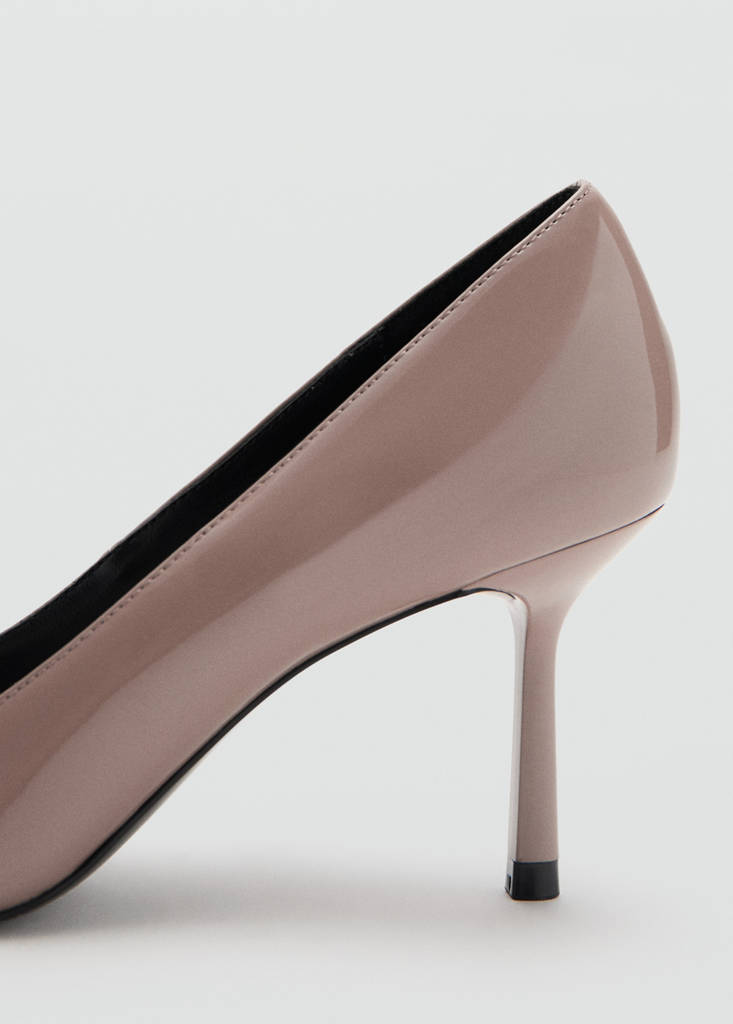 Patent leather pointed-toe court shoes — Nude