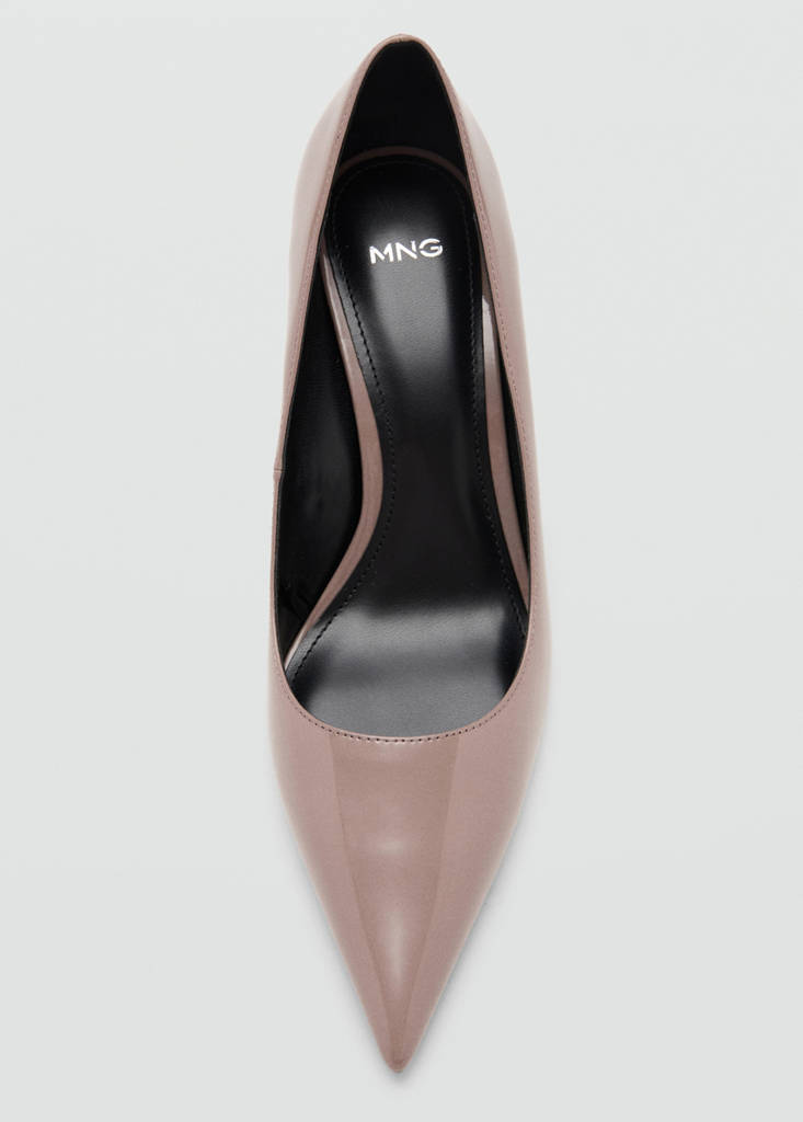 Patent leather pointed-toe court shoes — Nude