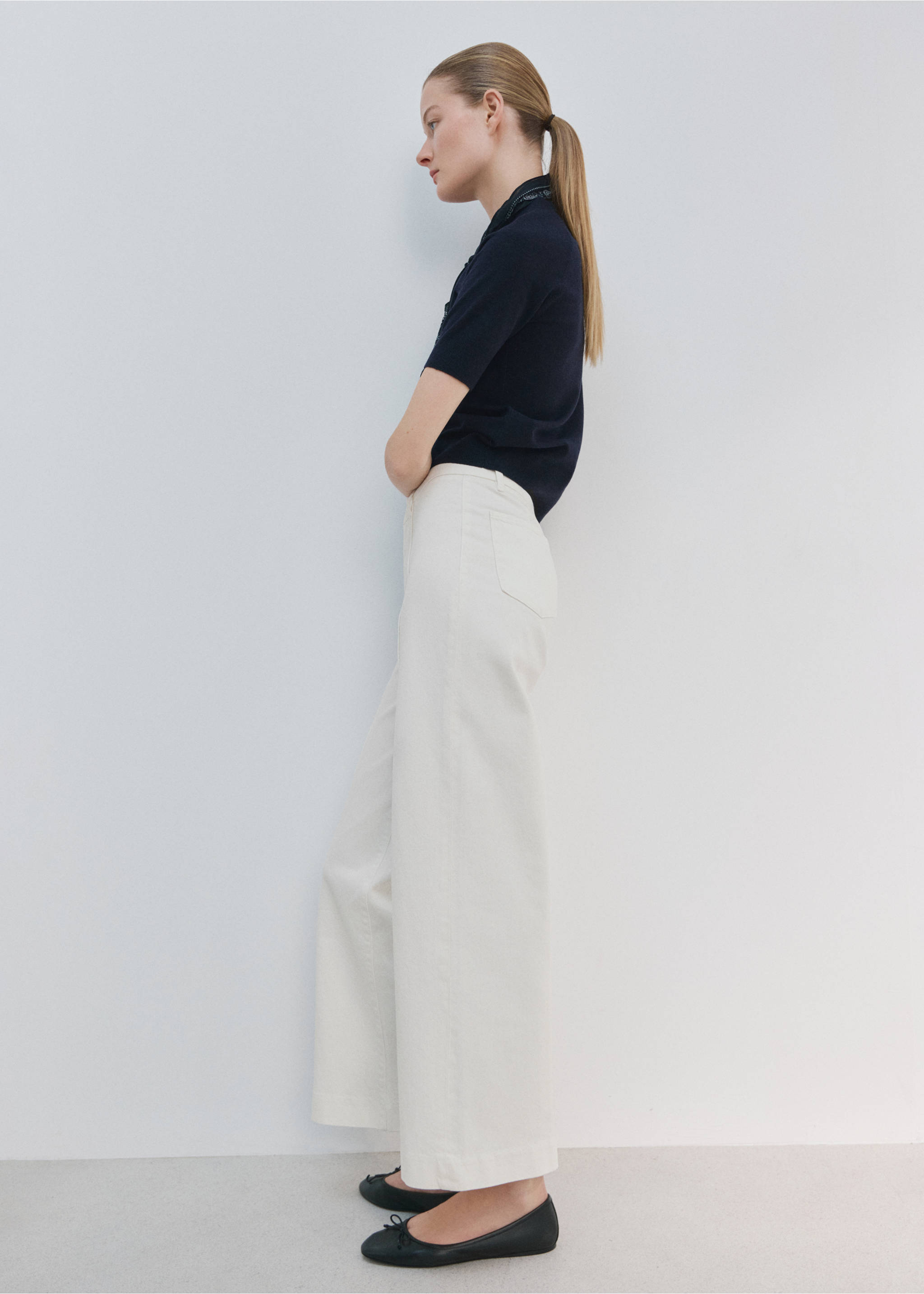 High-waisted wide leg jeans with stitching - Details of the article 2, White. Ref: 27025821-00.