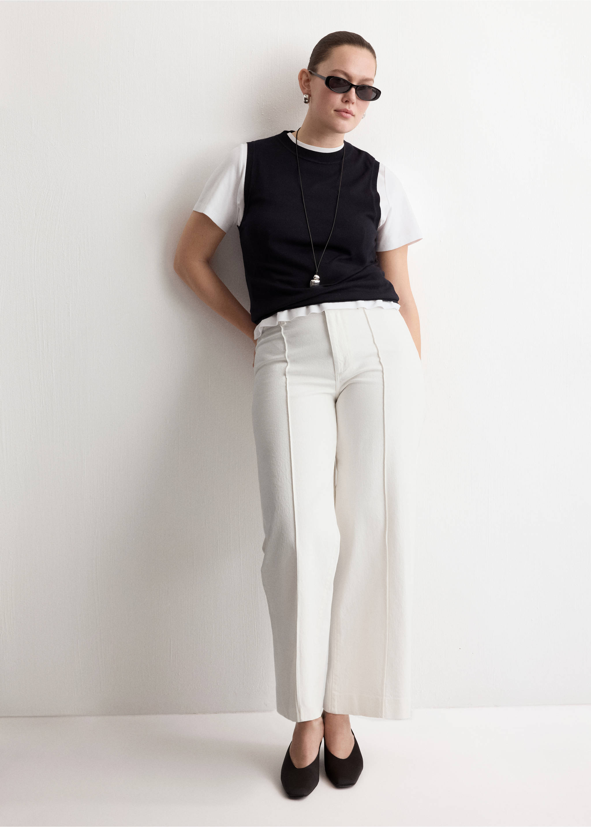High-waisted wide leg jeans with stitching - Details of the article 3, White. Ref: 27025821-00.