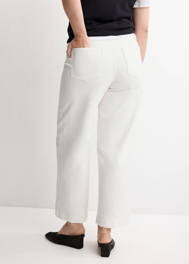 High-waisted wide leg jeans with stitching — White