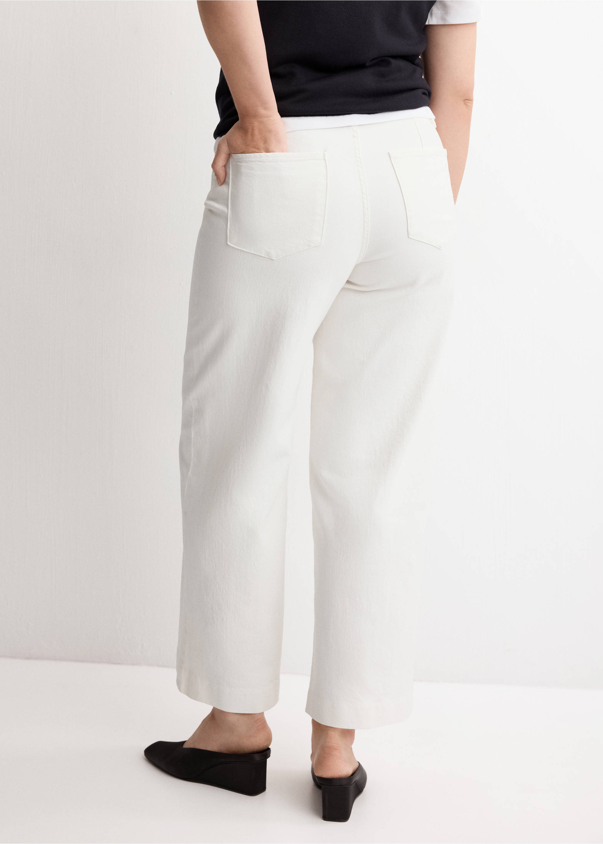 High-waisted wide leg jeans with stitching - Details of the article 4, White. Ref: 27025821-00.
