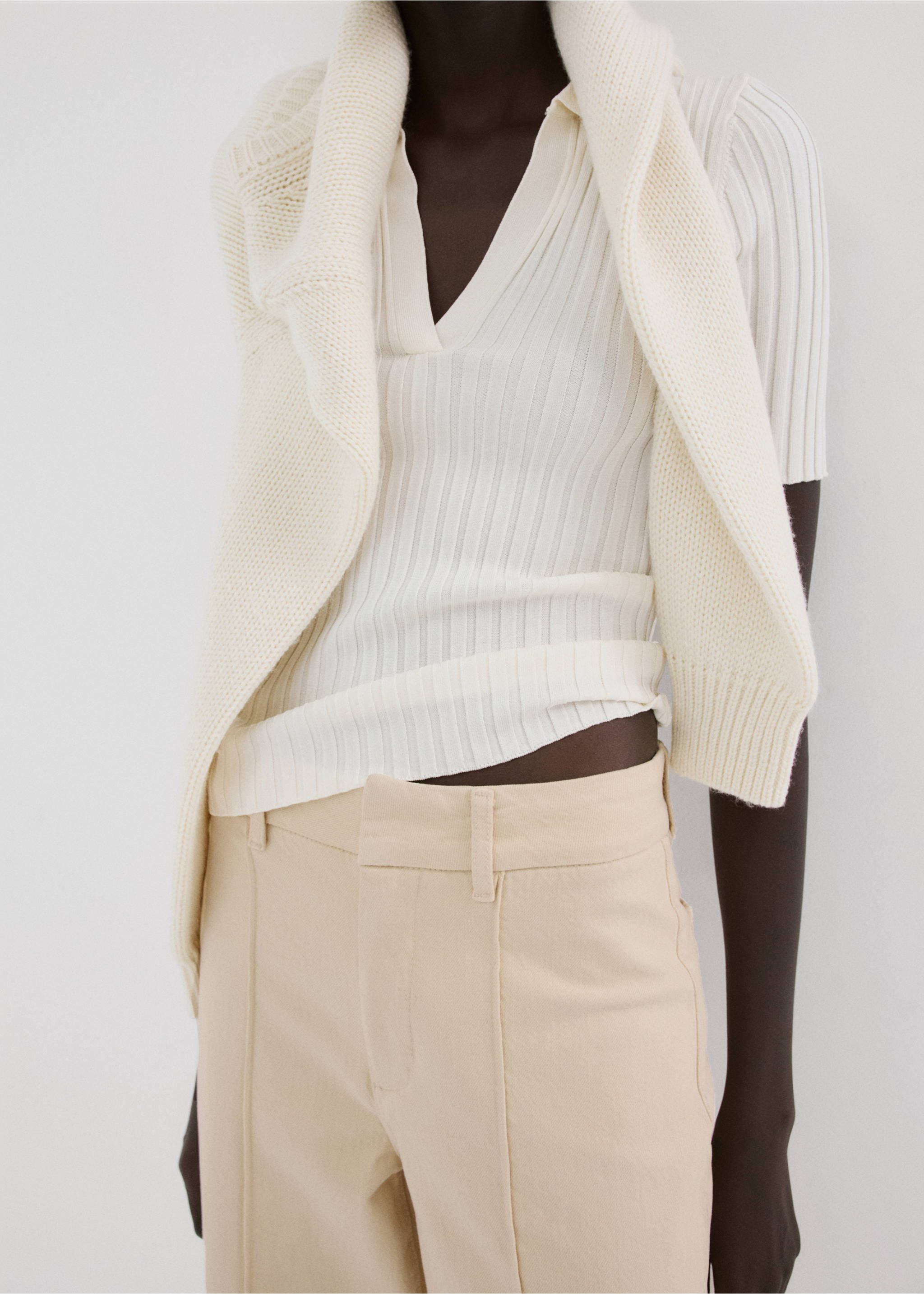 High-waisted wide leg jeans with stitching - Details of the article 1, Vanilla. Ref: 27025822-00.