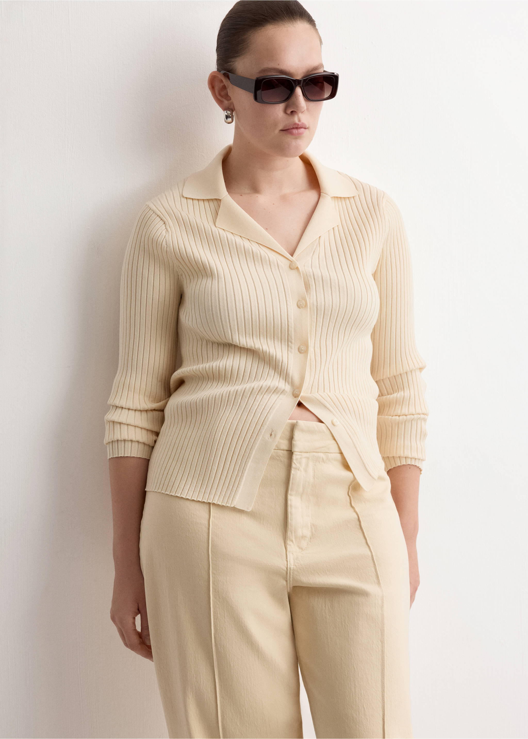 High-waisted wide leg jeans with stitching - Details of the article 5, Vanilla. Ref: 27025822-00.