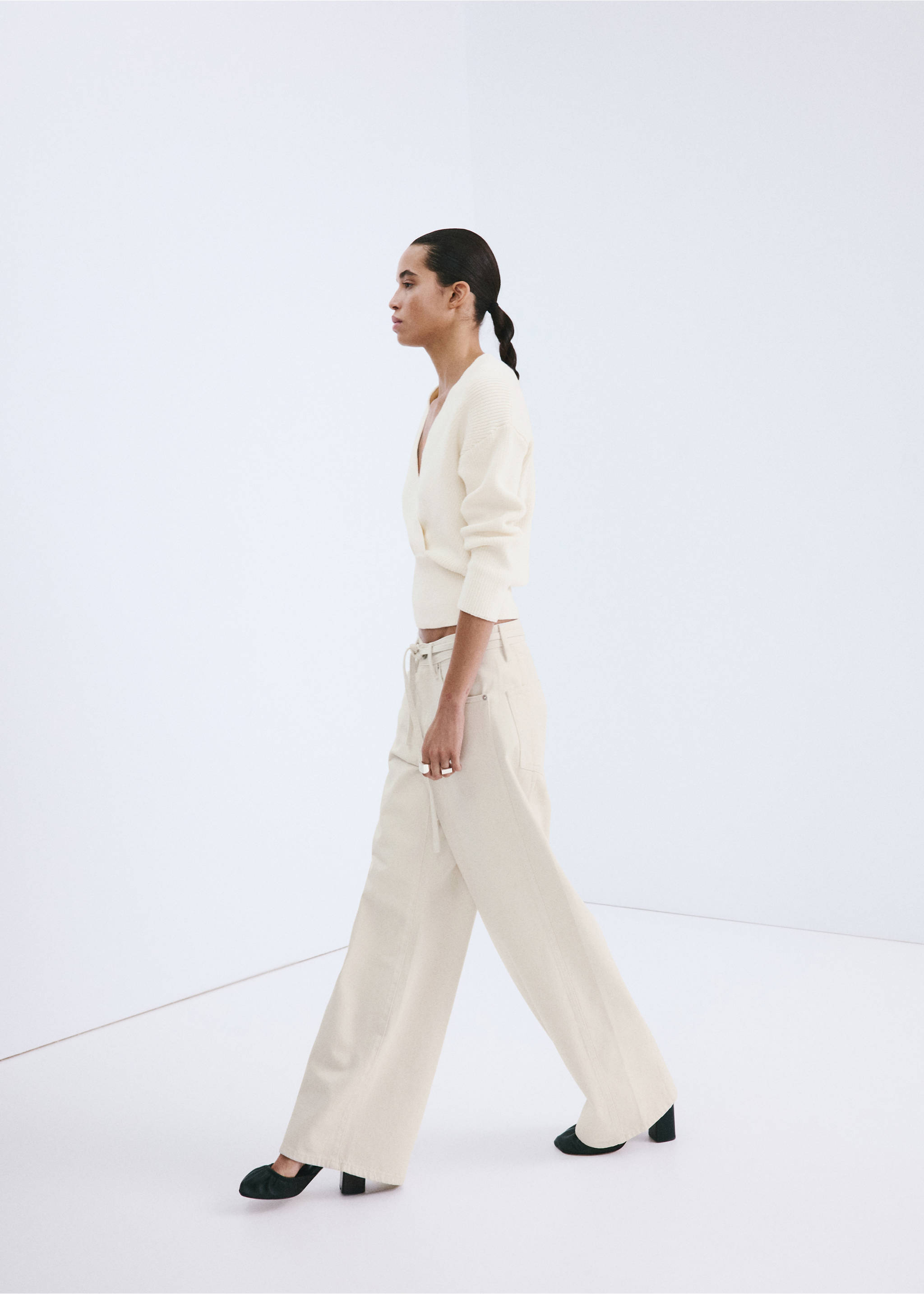 Wide-leg jeans with drawstring - Details of the article 2, Light/Pastel Grey. Ref: 27025824-00.