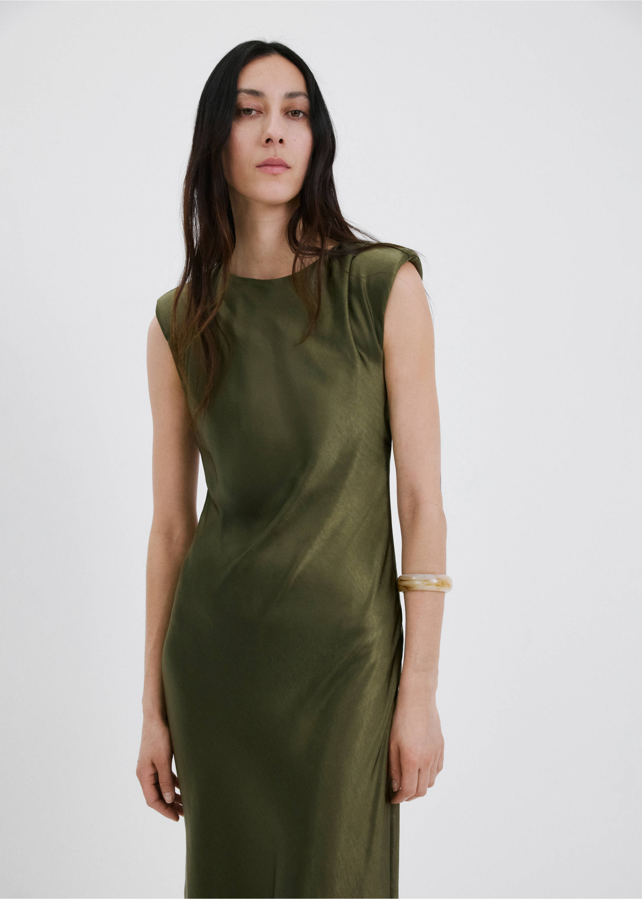 Satin dress with shoulder pads - Medium plane, Green. Ref: 27025826-00.
