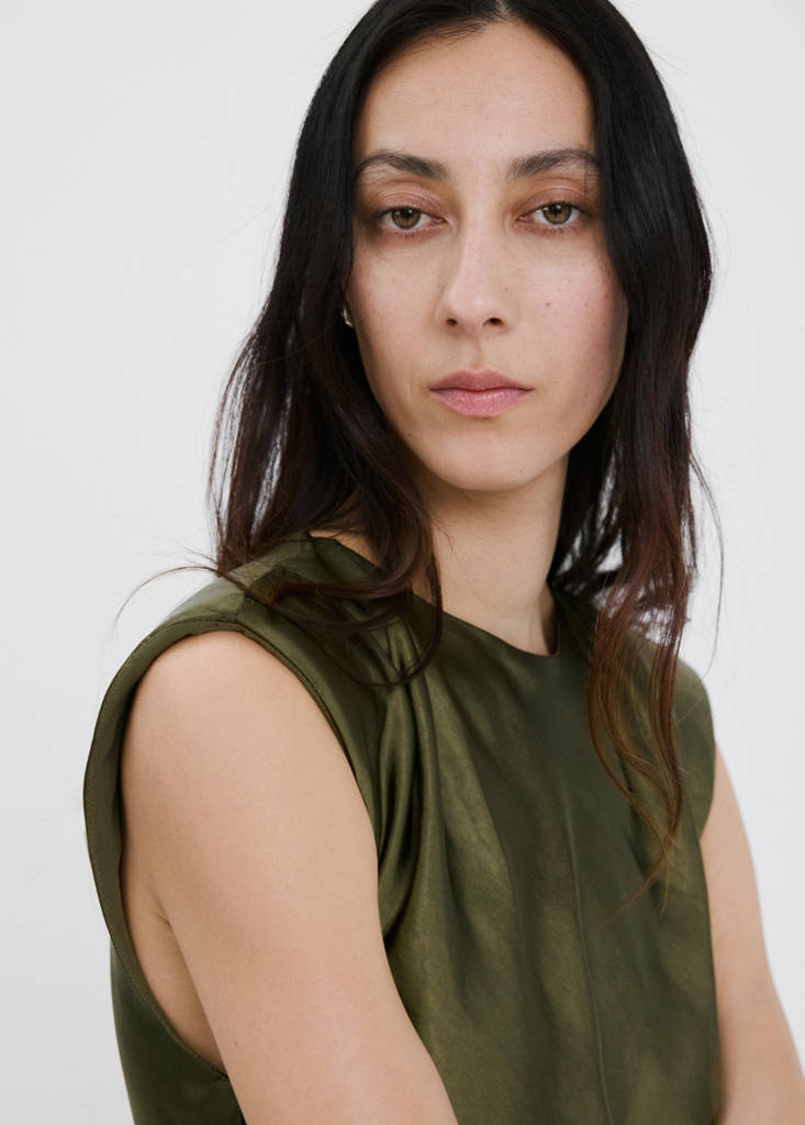Satin dress with shoulder pads — Green