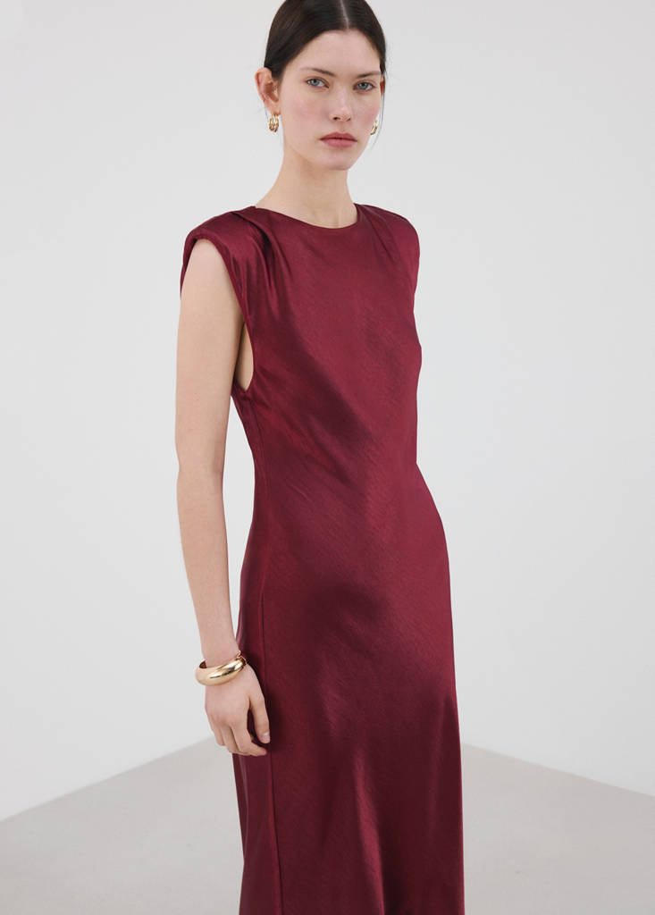 Satin dress with shoulder pads — Cherry