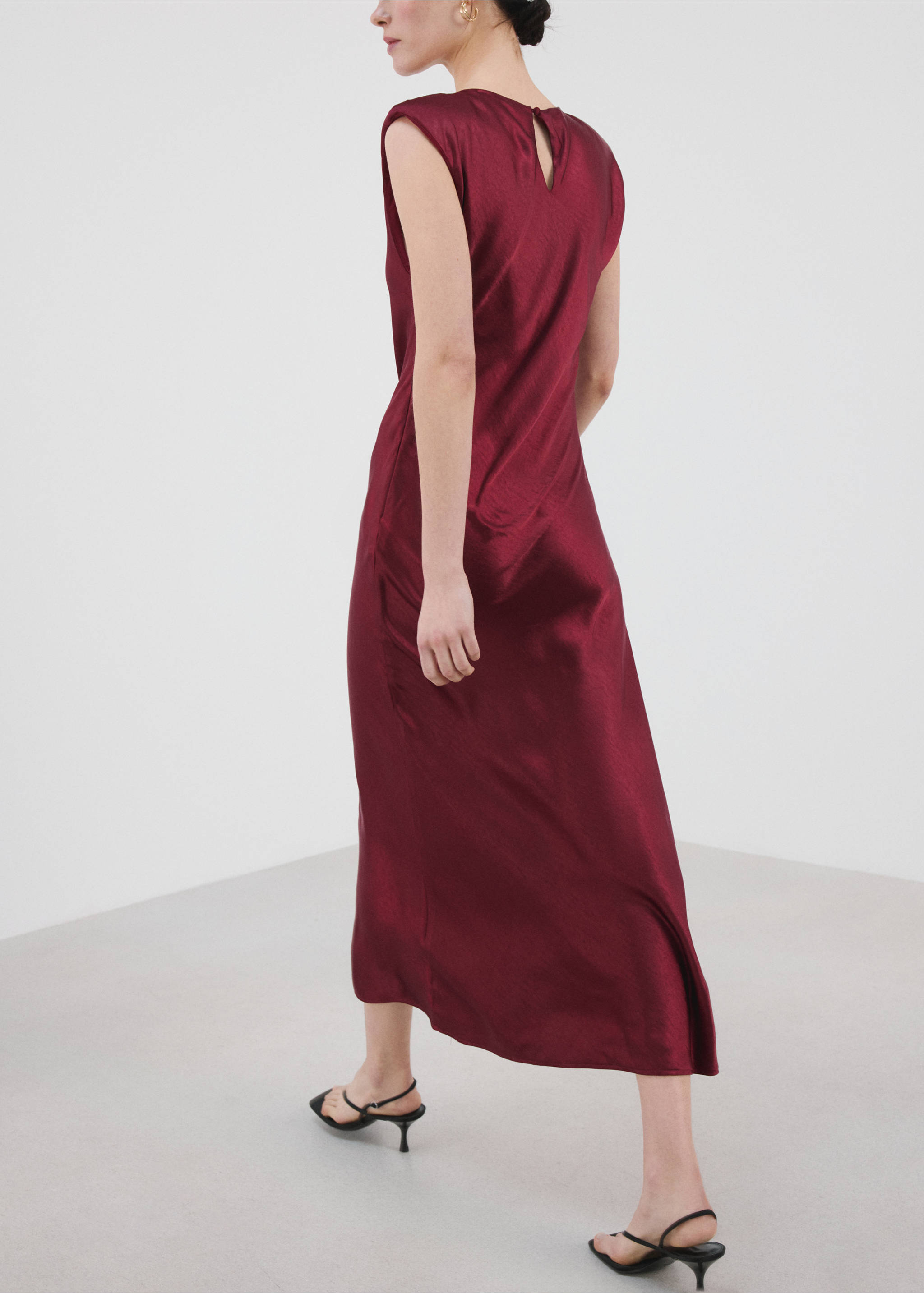 Satin dress with shoulder pads - Reverse of the article, Cherry. Ref: 27025826-00.