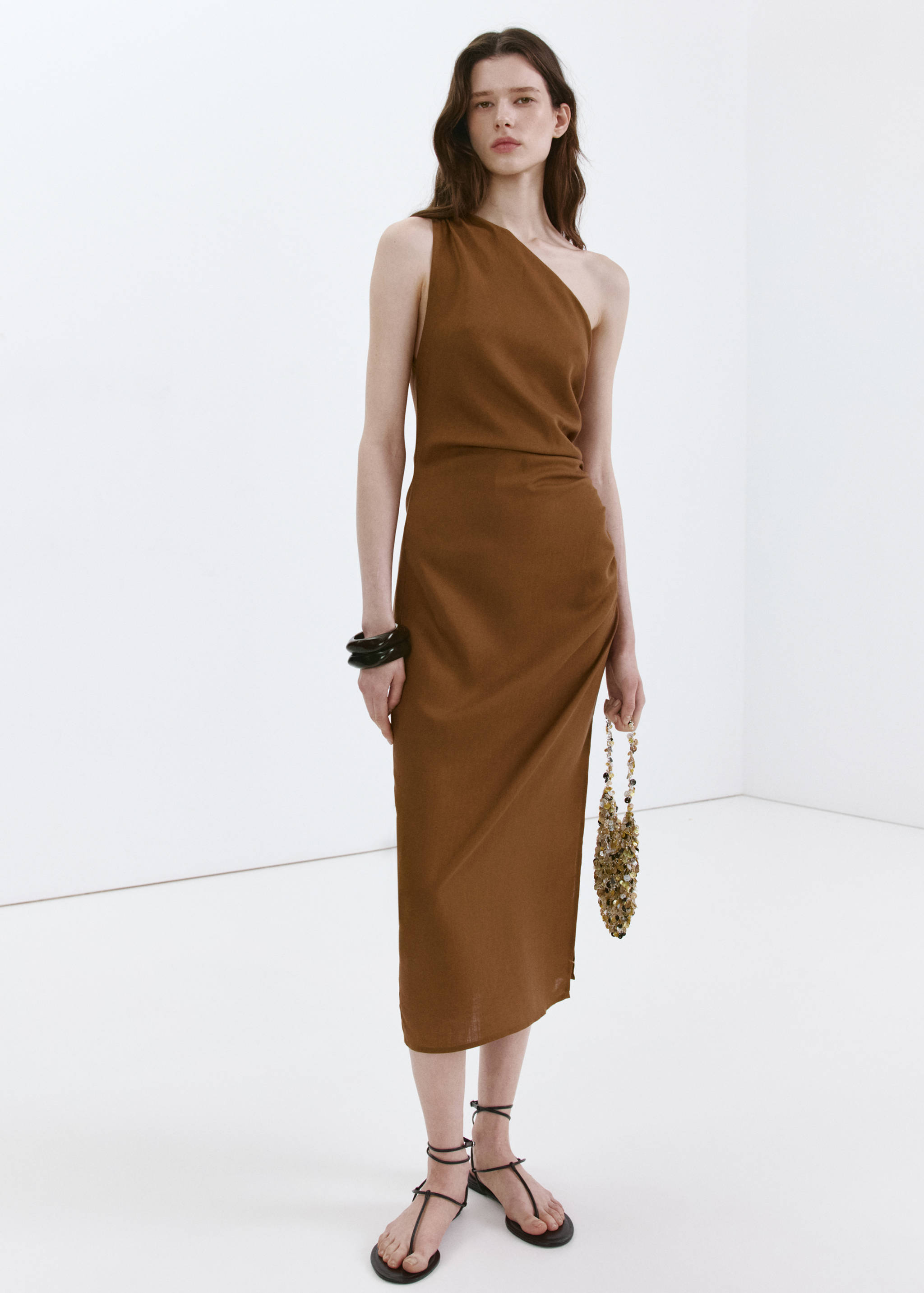 Vestido asimétrico abertura lateral - Plano general