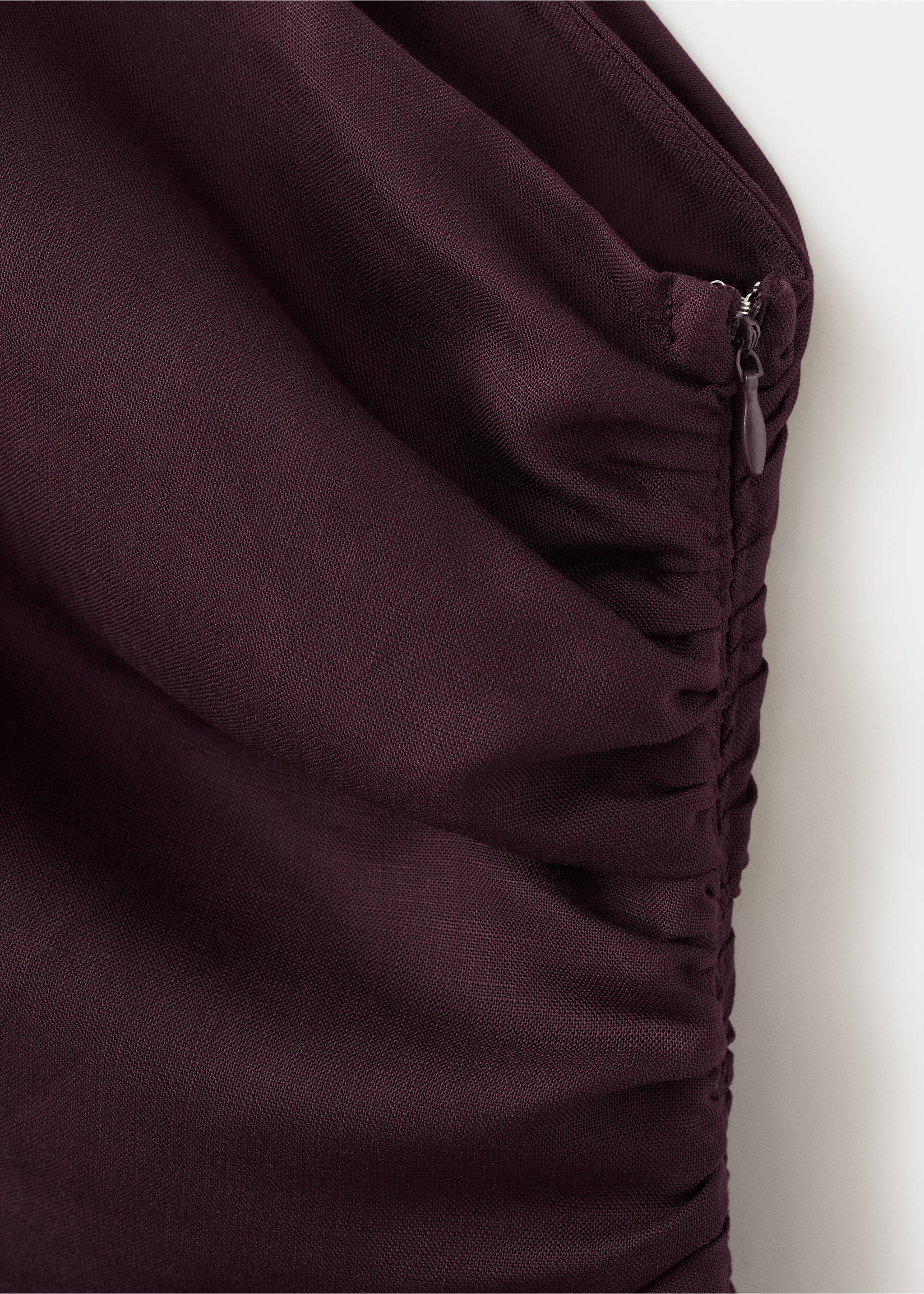 Asymmetrical dress with side slit - Details of the article 8, Burgundy. Ref: 27025827-00.