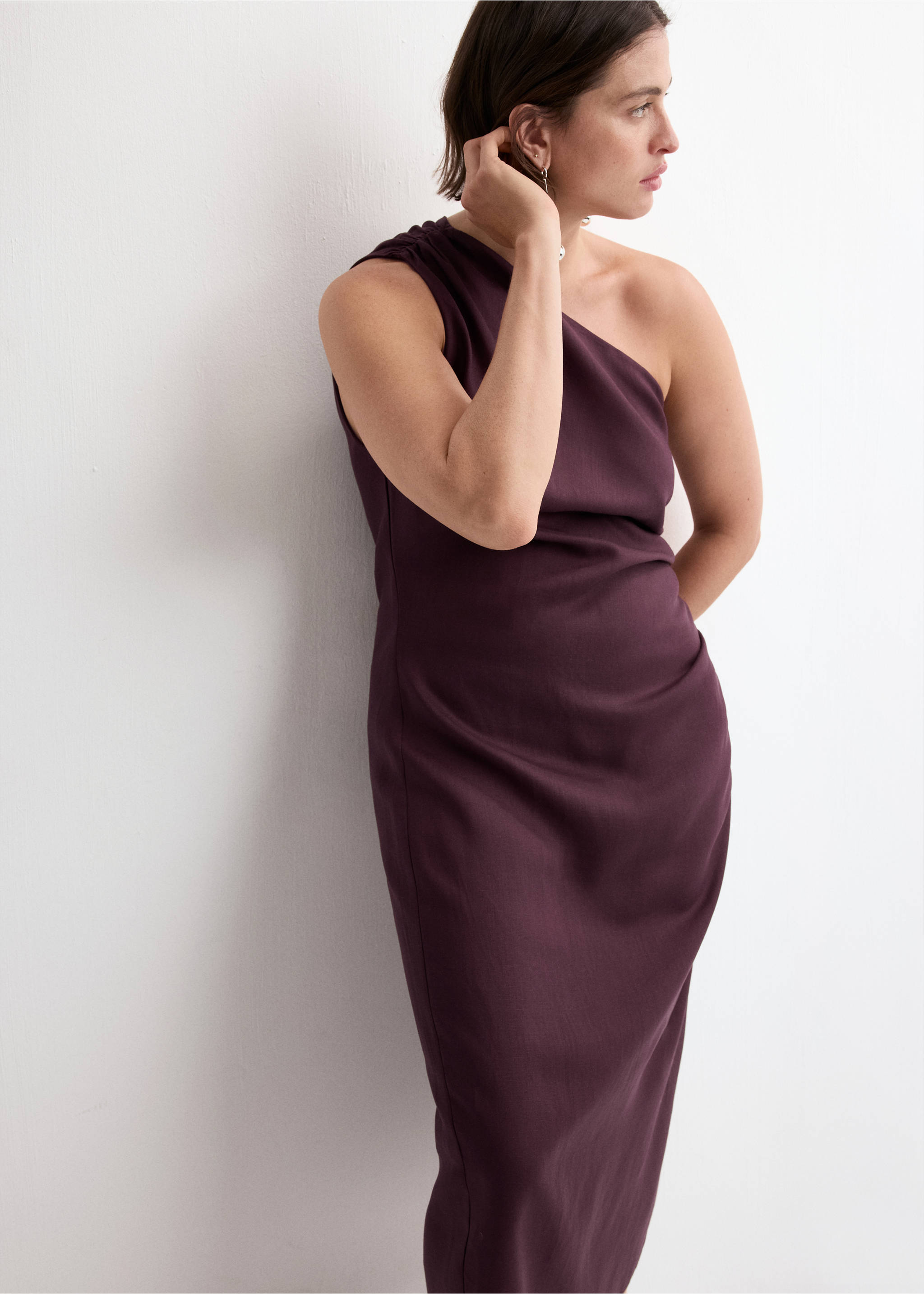 Vestido asimétrico abertura lateral - Detalle del artículo 5, Burdeos. Ref: 27025827-00.