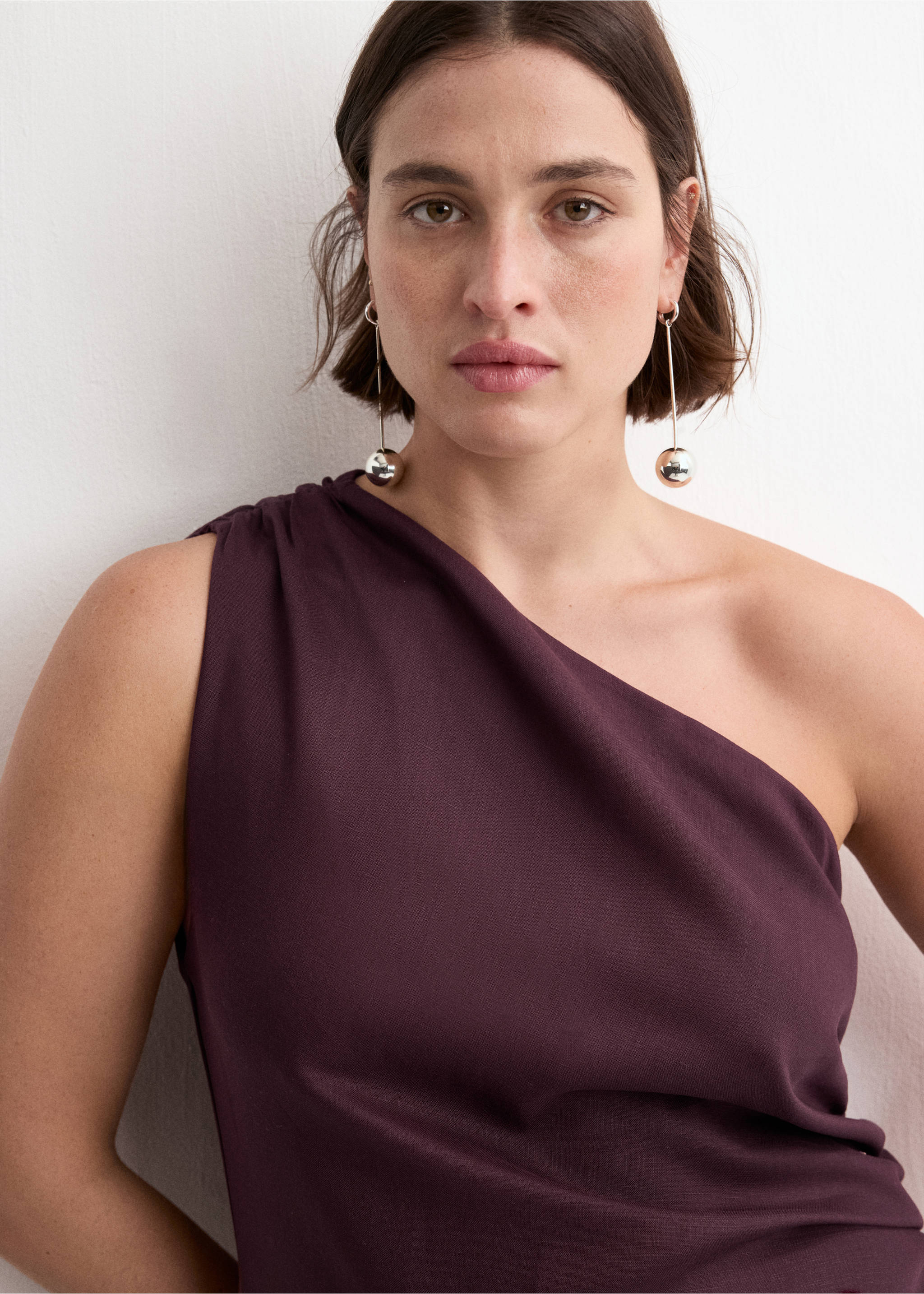 Vestido asimétrico abertura lateral - Detalle del artículo 4, Burdeos. Ref: 27025827-00.