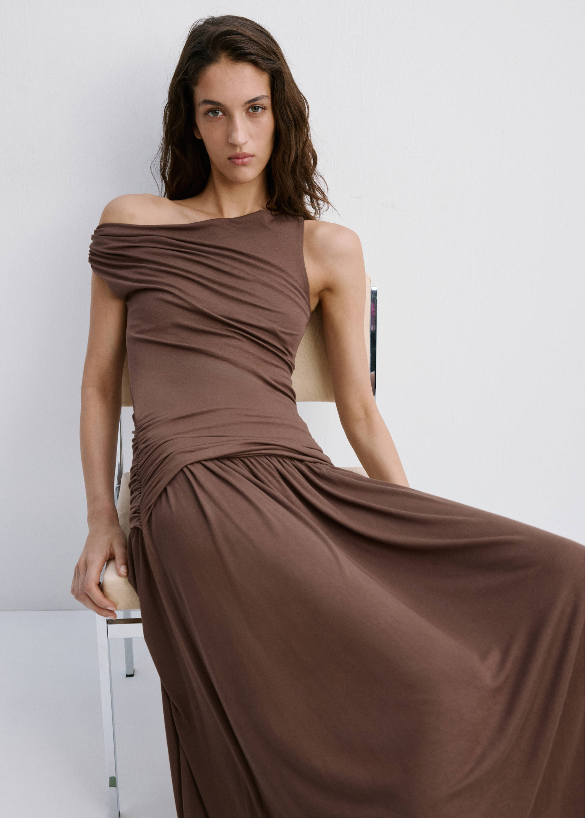 Vestido asimétrico cuerpo fruncido - Detalle del artículo 2