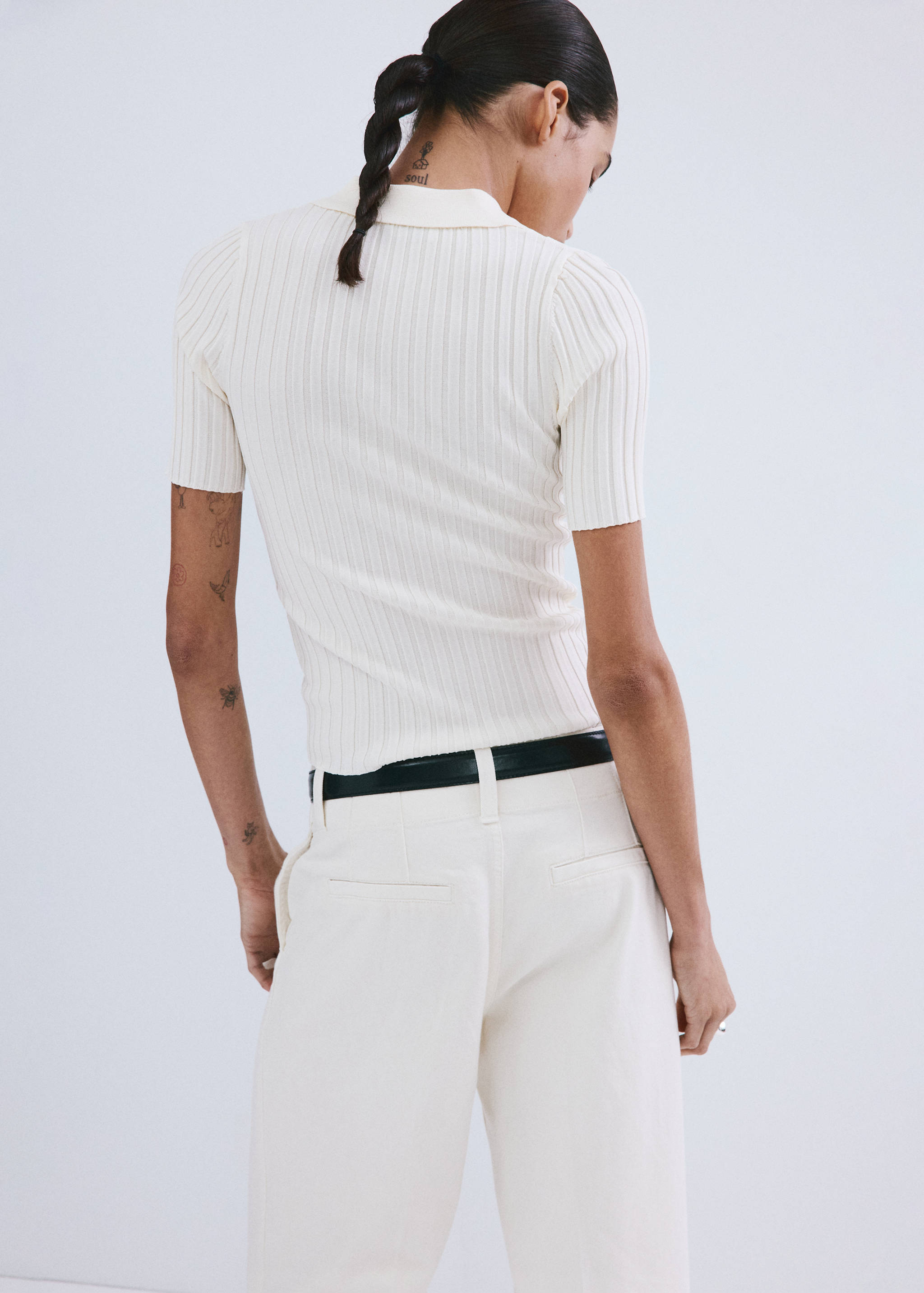 V-neck knit sweater - Reverse of the article