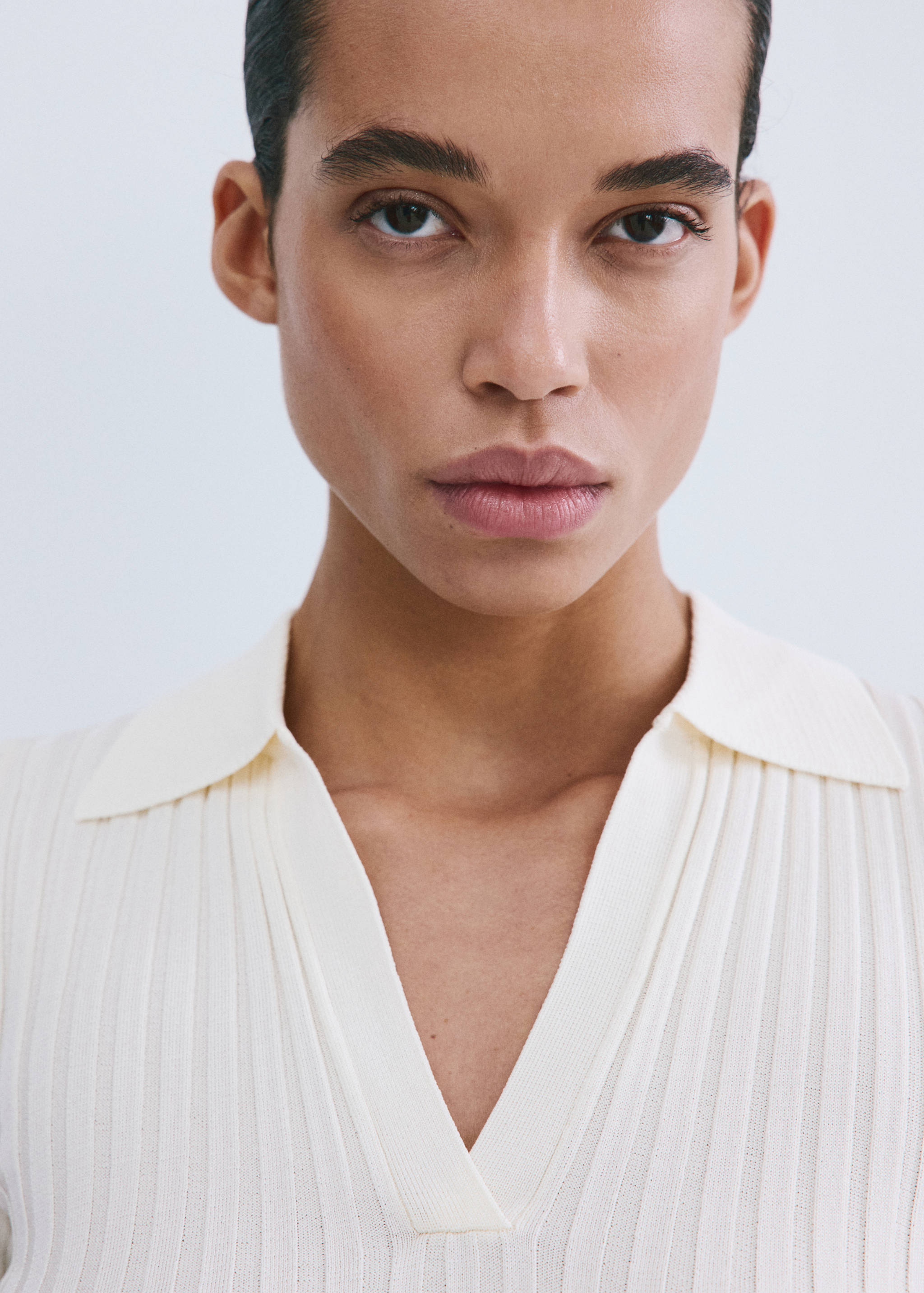 V-neck knit sweater - Details of the article 1