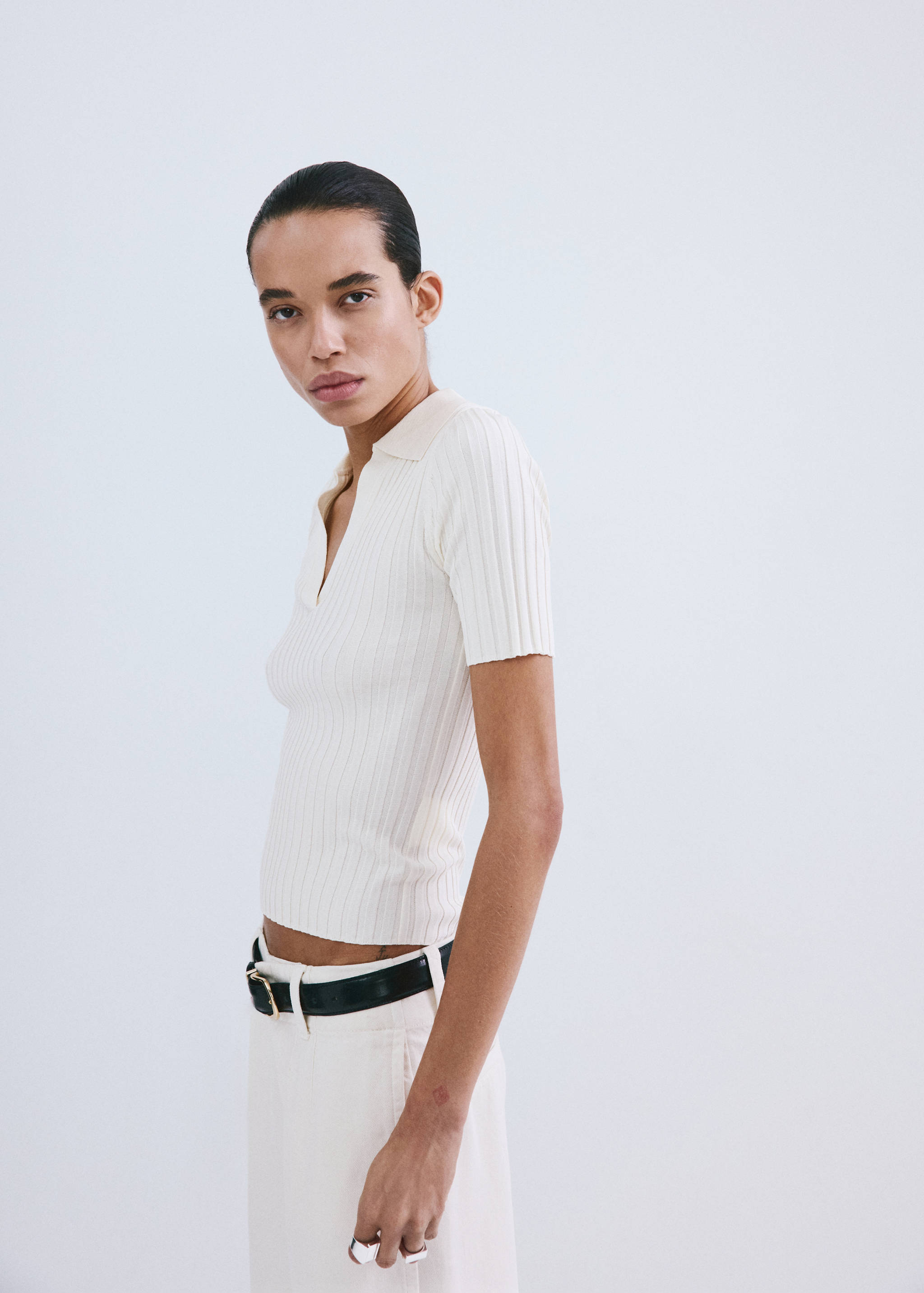 V-neck knit sweater - Details of the article 2