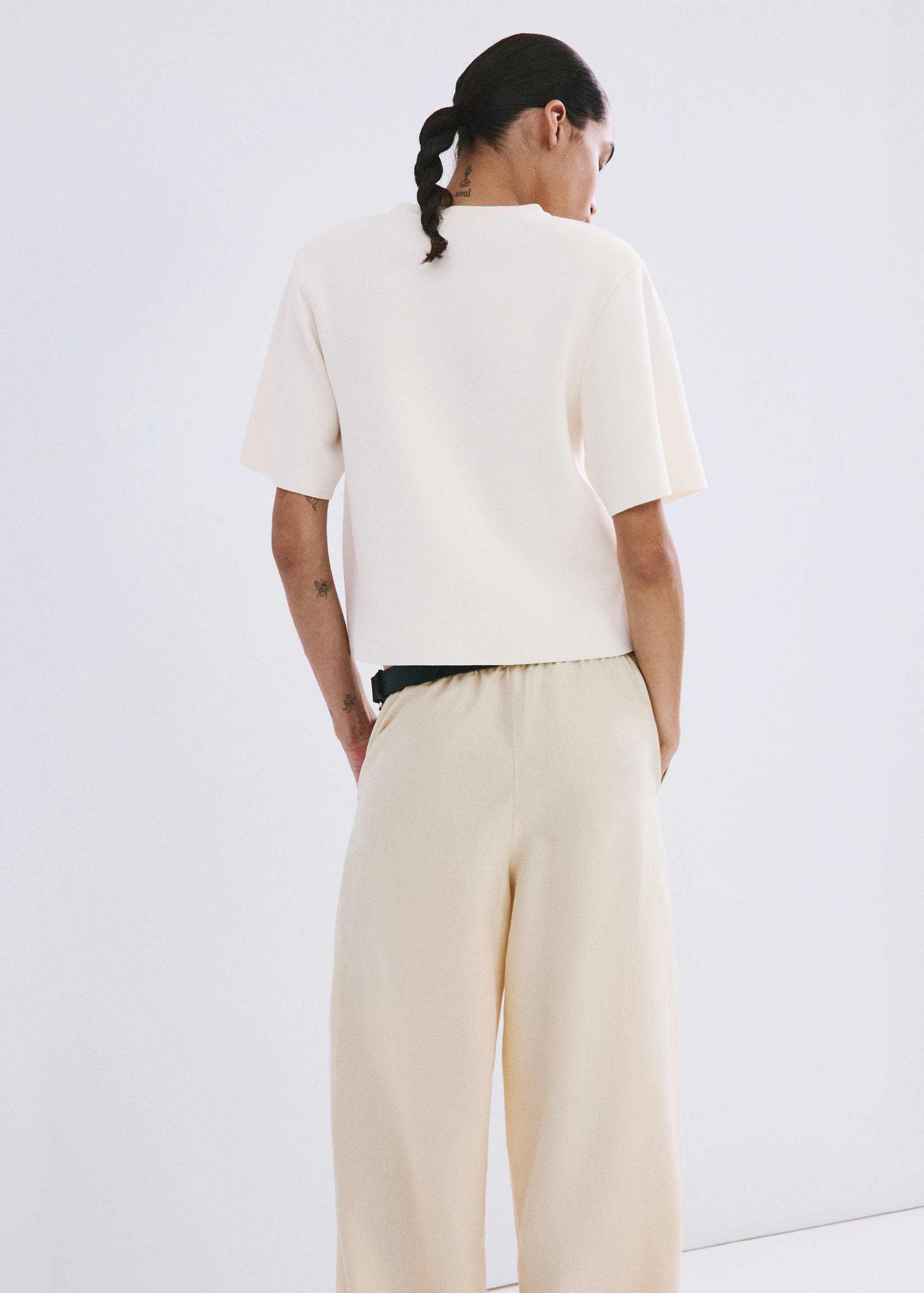 تيشيرت محبوك بأكمام قصيرة - الجهة الخلفية للمنتج