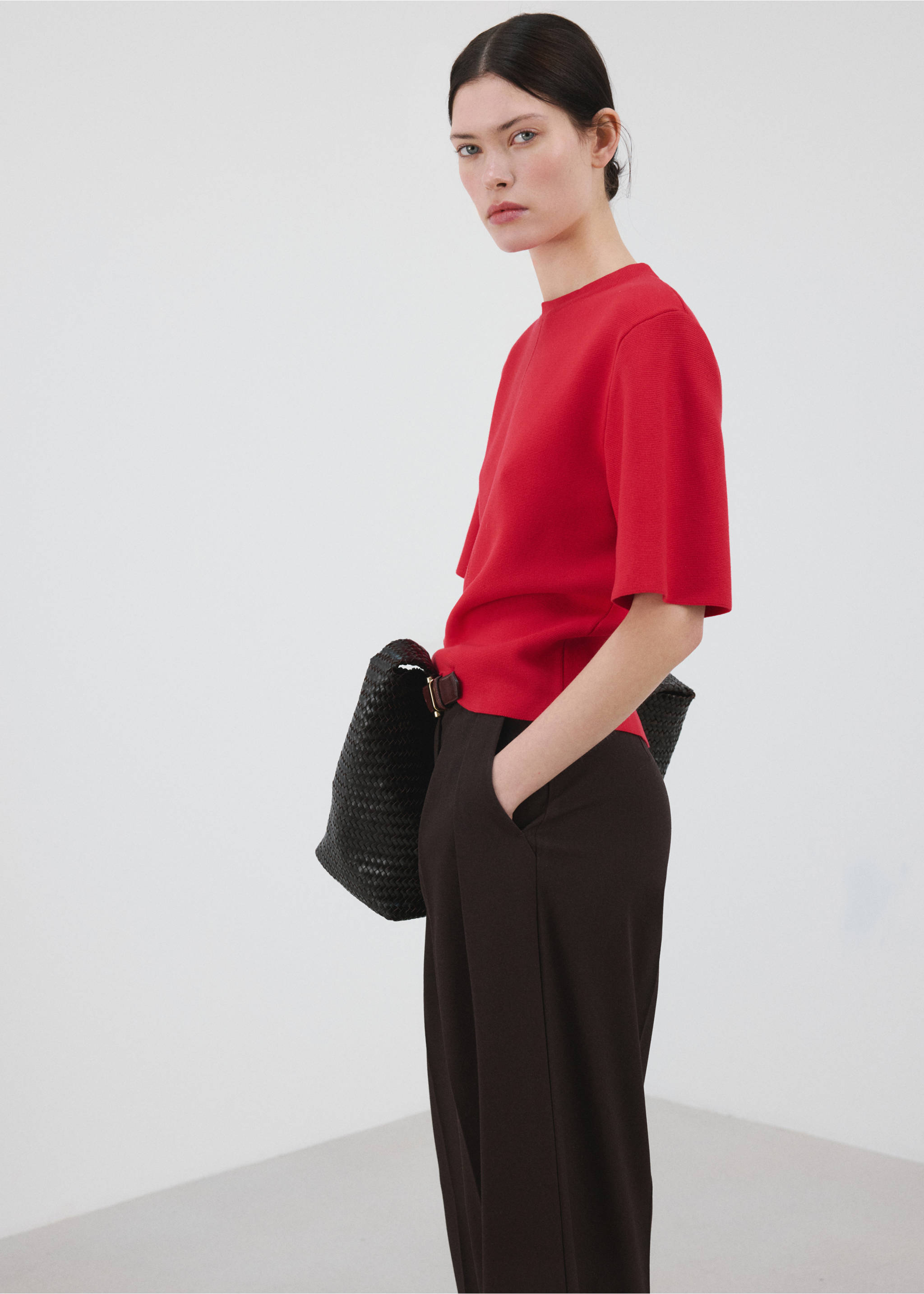 Short-sleeved knitted sweater - Details of the article 1, Red. Ref: 27025841-00.