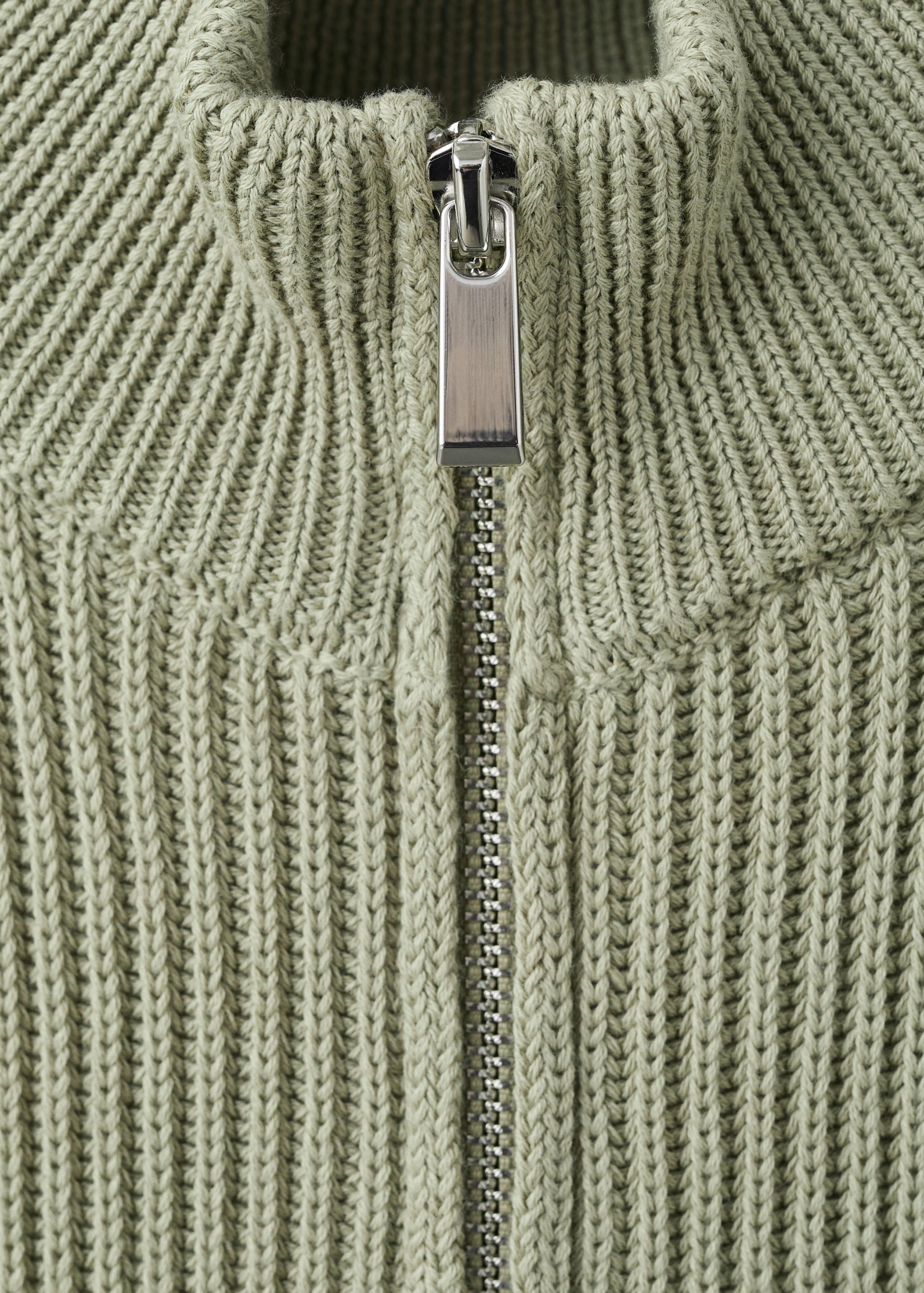 Ribbed knitted top with zip - Details of the article 8
