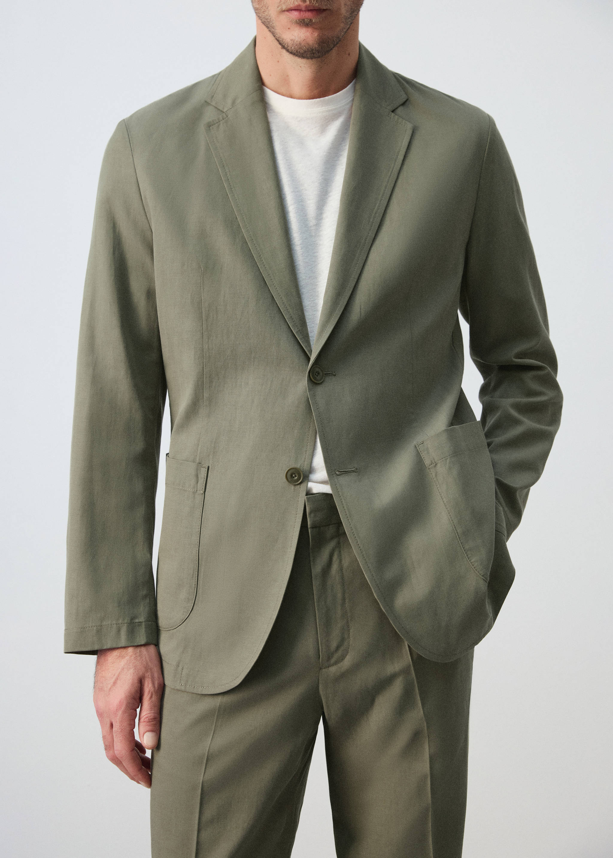جاكيت بليزر سليم فيت من مزيج الكتان والليوسيل - تفاصيل المنتج 6